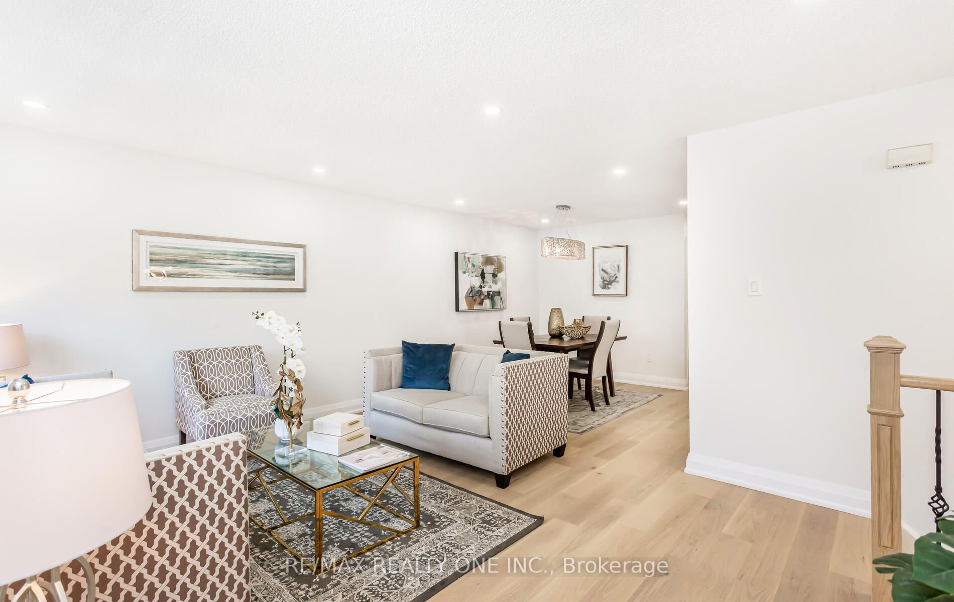 6069 Starfield Cres