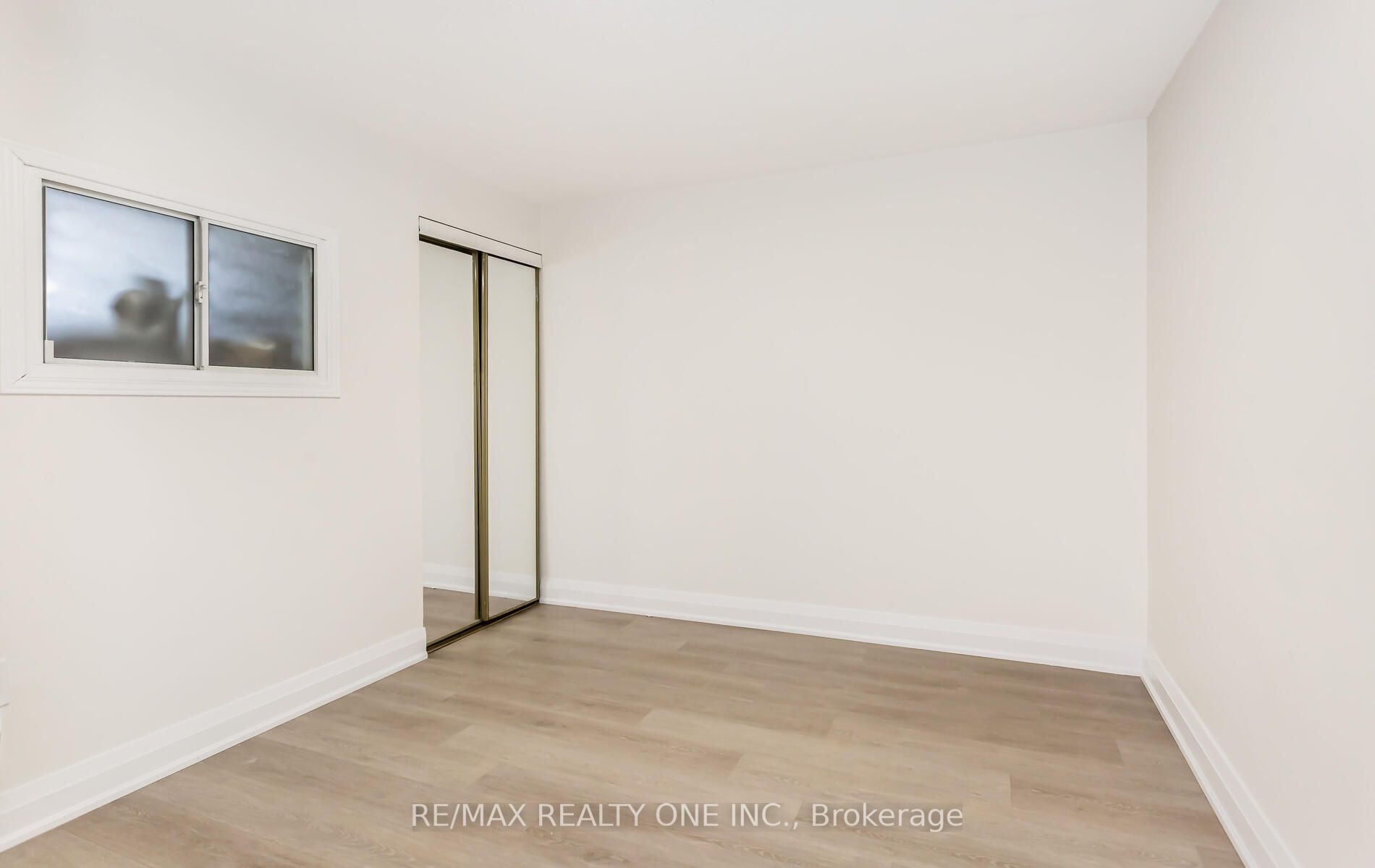 6069 Starfield Cres
