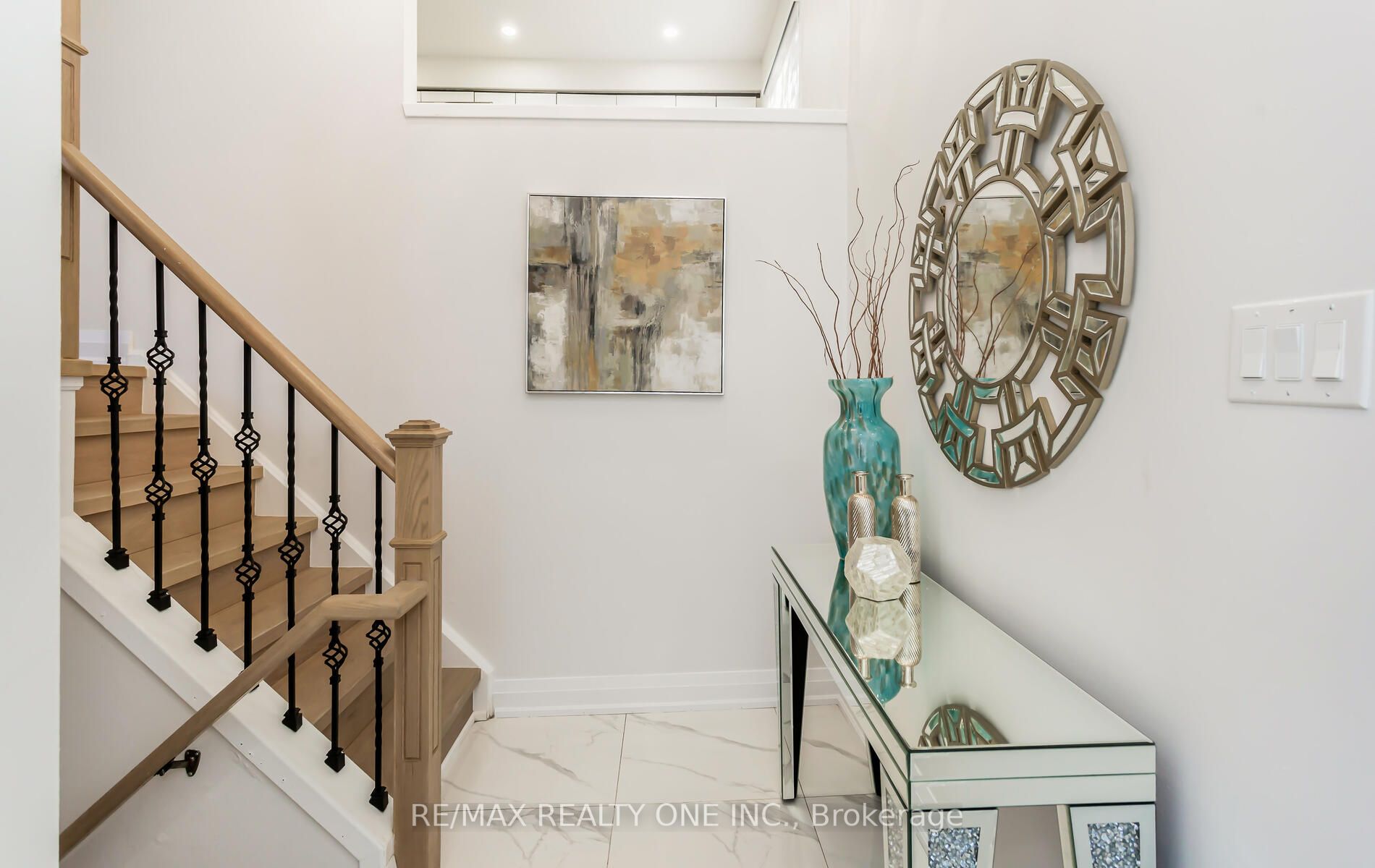 6069 Starfield Cres