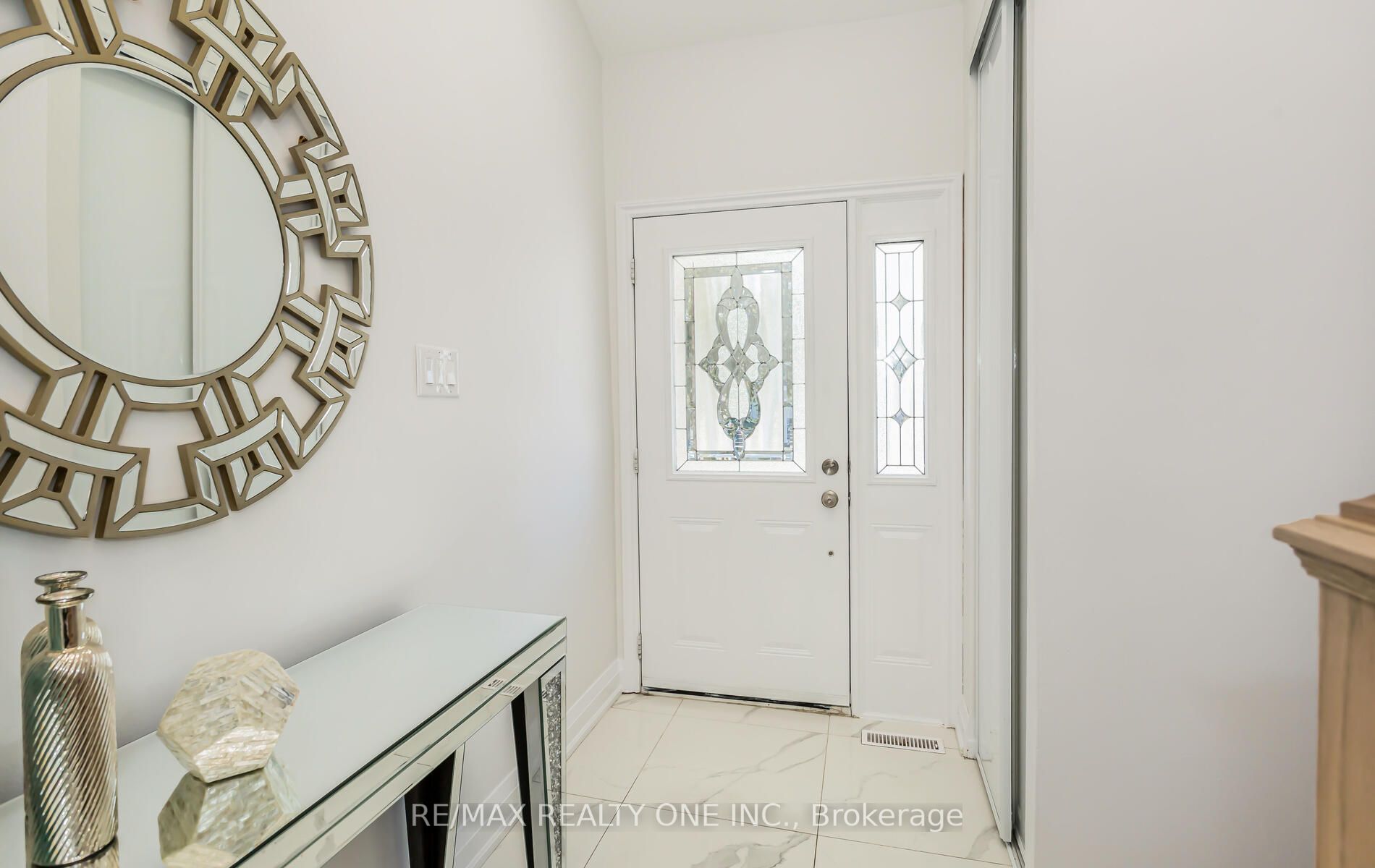 6069 Starfield Cres