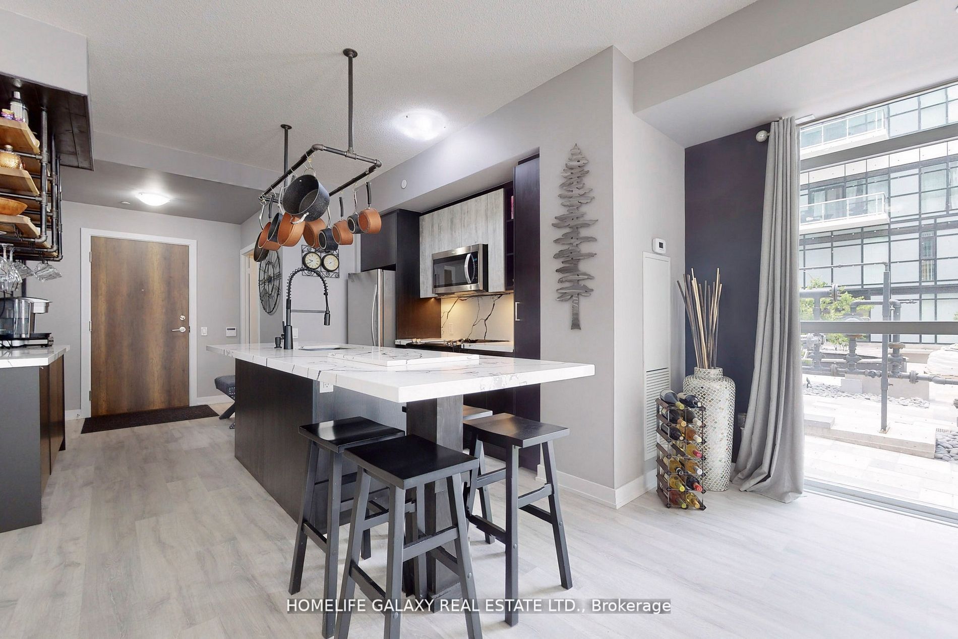 251 Manitoba St, #101