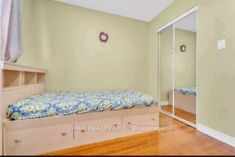 7500 Goreway Dr, #15