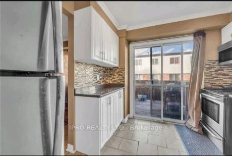 7500 Goreway Dr, #15