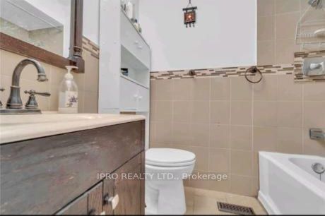 7500 Goreway Dr, #15