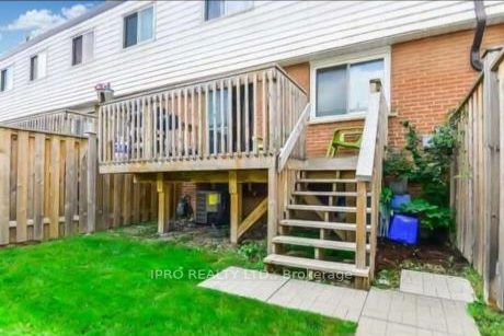 7500 Goreway Dr, #15