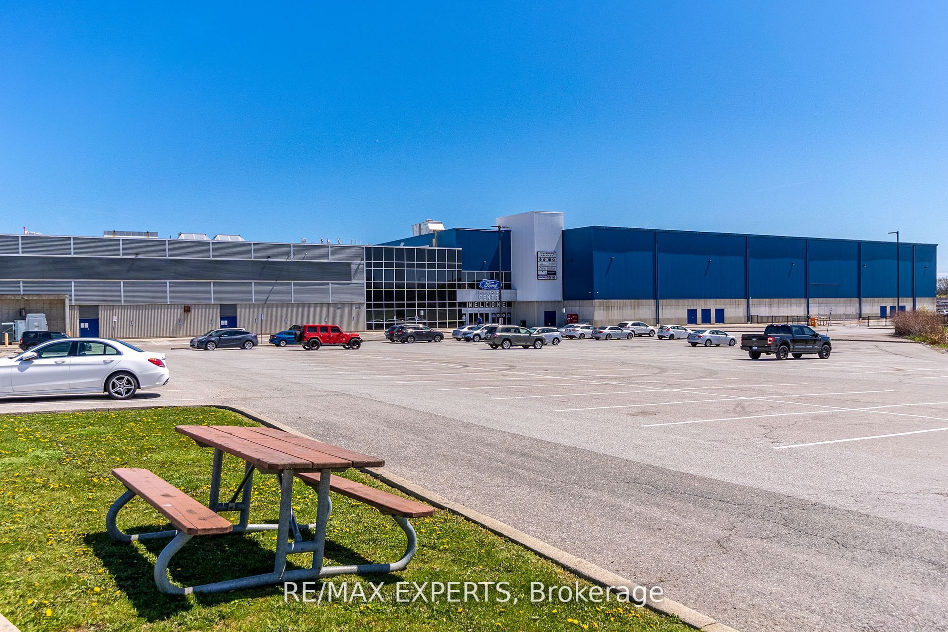 3261 Lake Shore Blvd W
