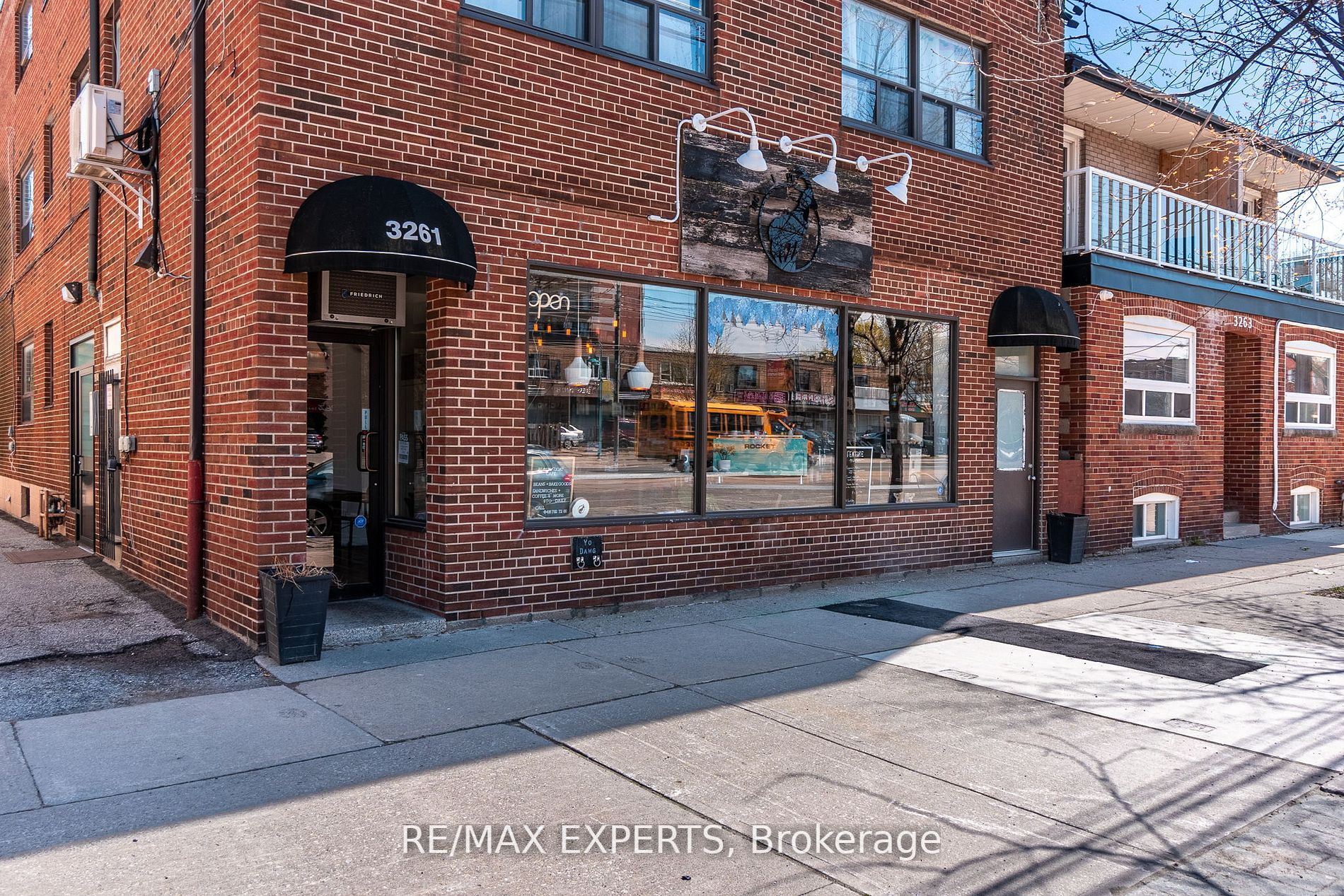 3261 Lake Shore Blvd W