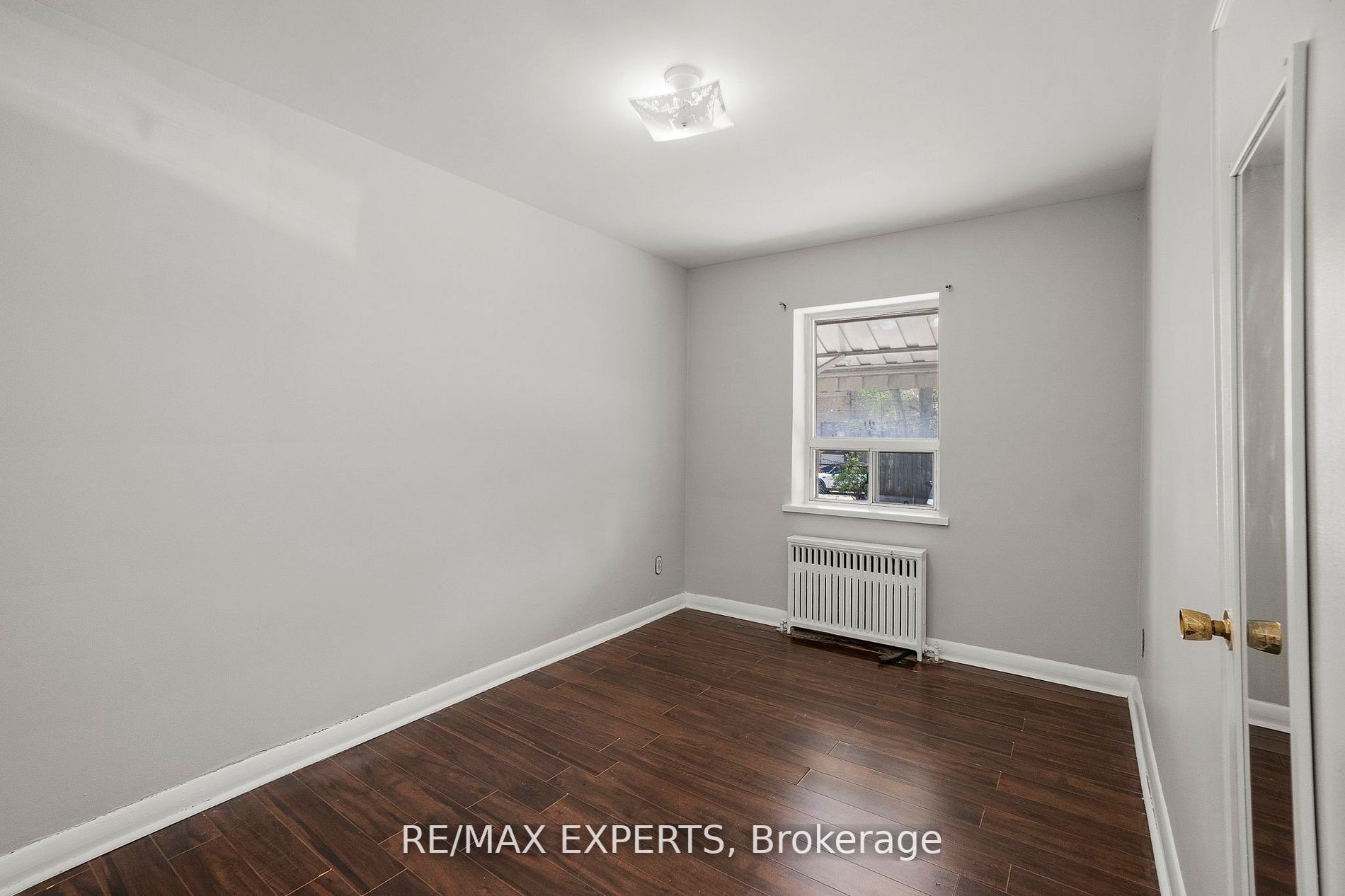 3261 Lake Shore Blvd W