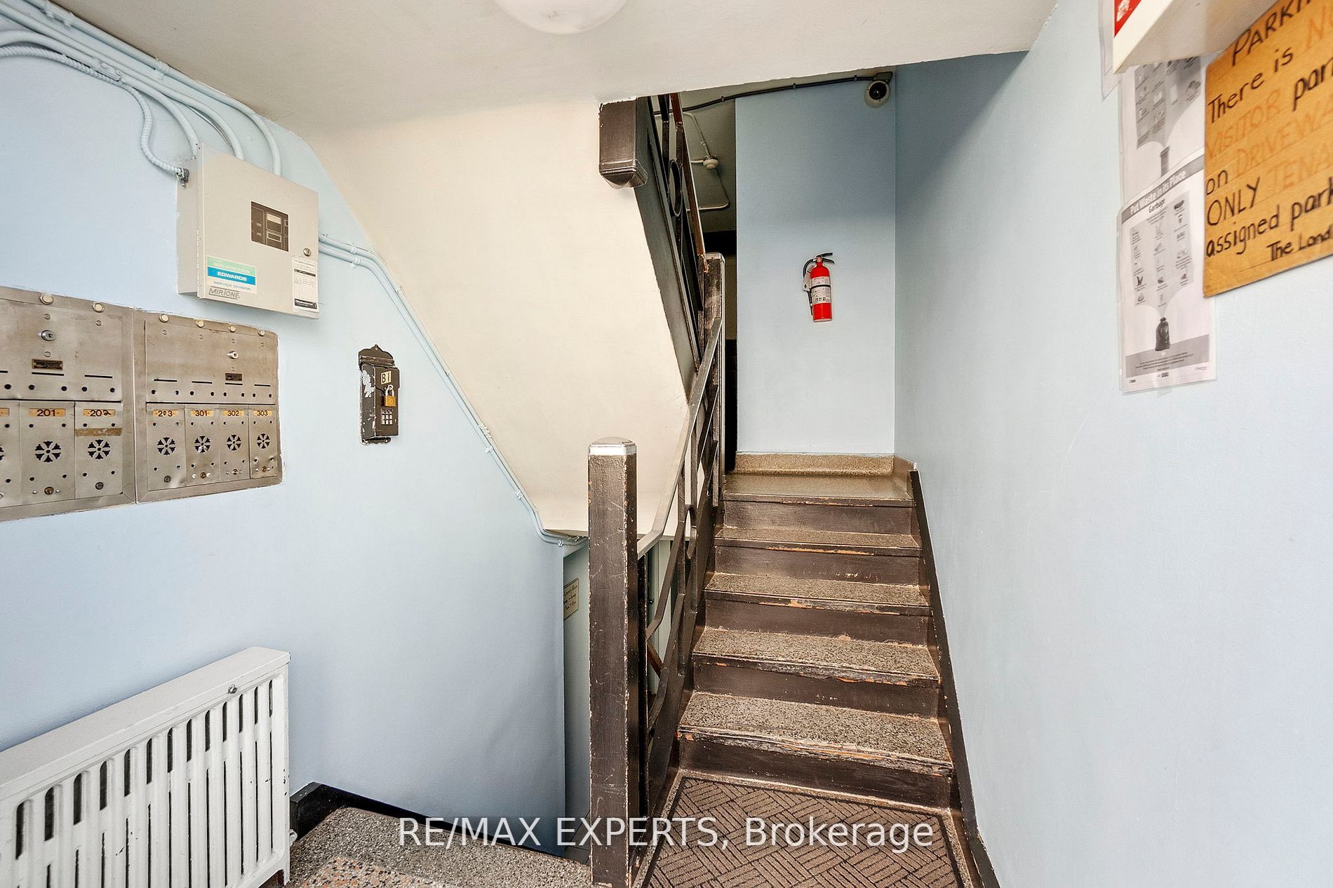 3261 Lake Shore Blvd W