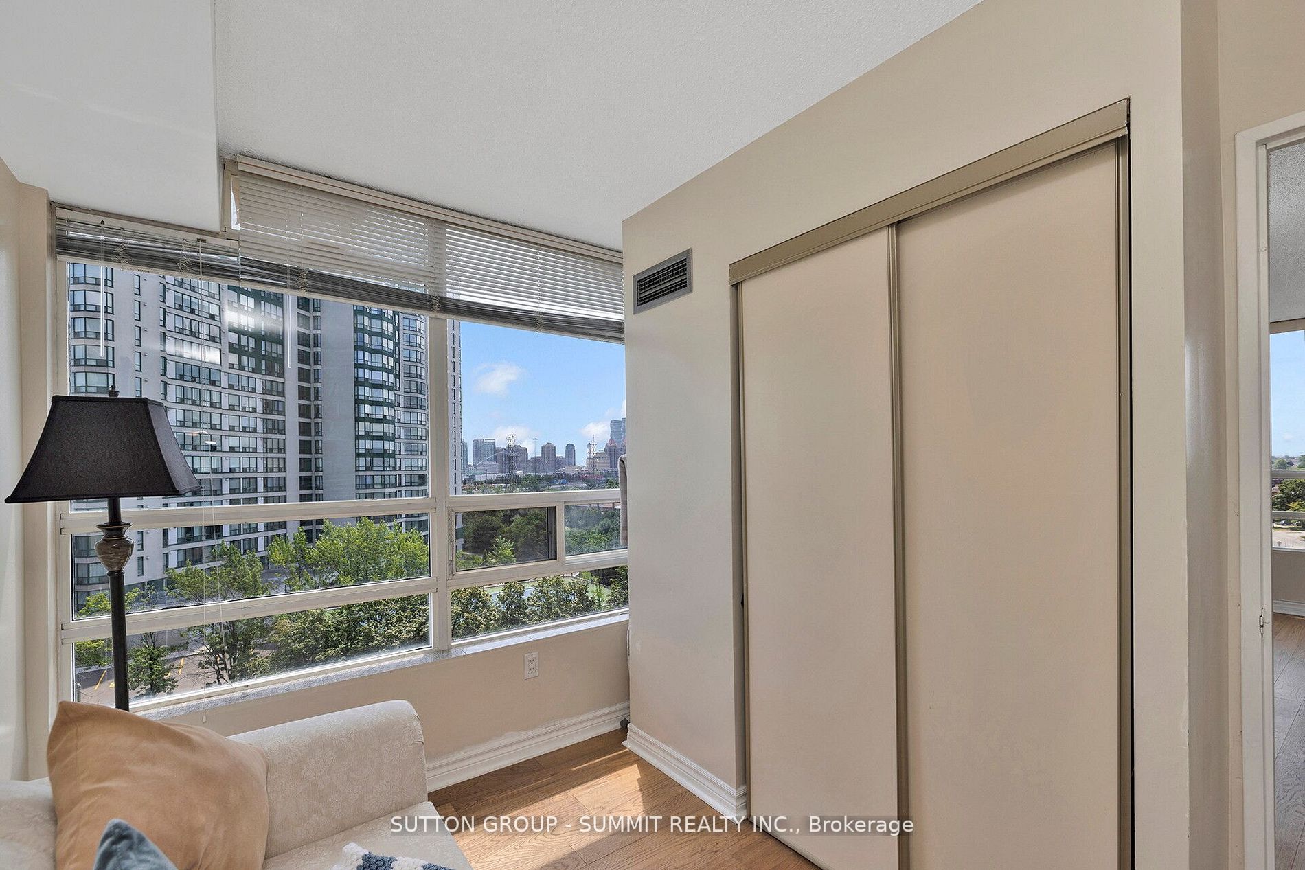 50 Kingsbridge Garden Circ, #712