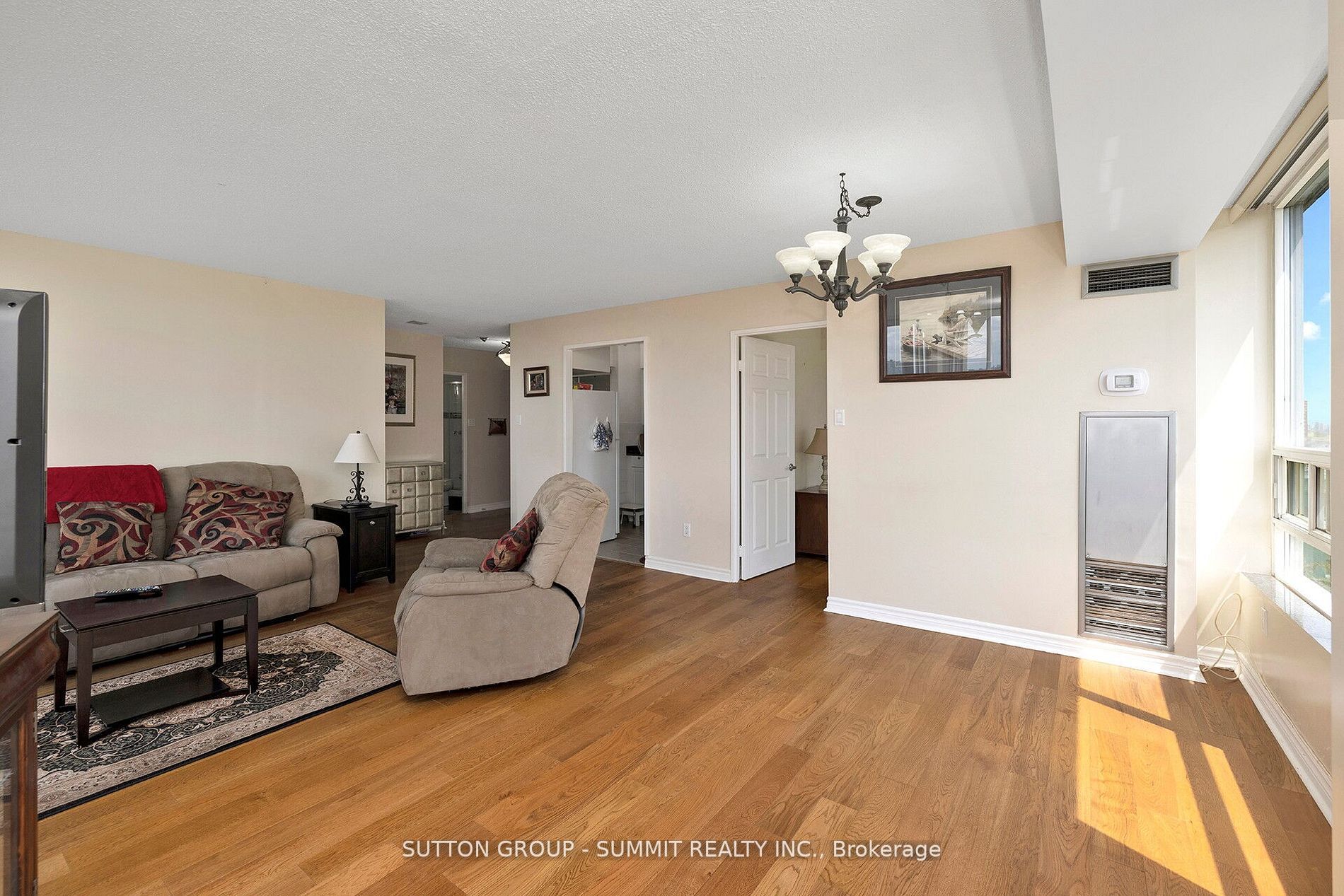 50 Kingsbridge Garden Circ, #712