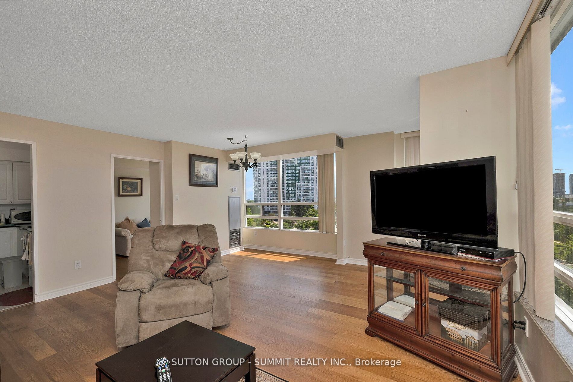 50 Kingsbridge Garden Circ, #712