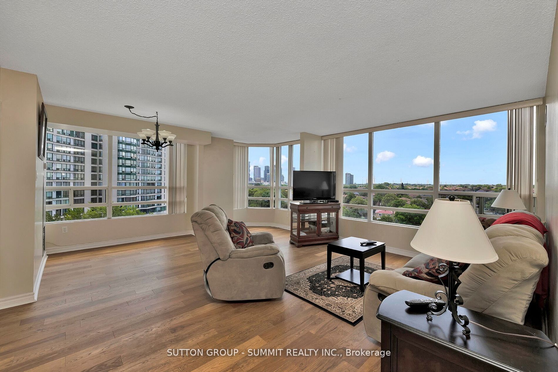 50 Kingsbridge Garden Circ, #712