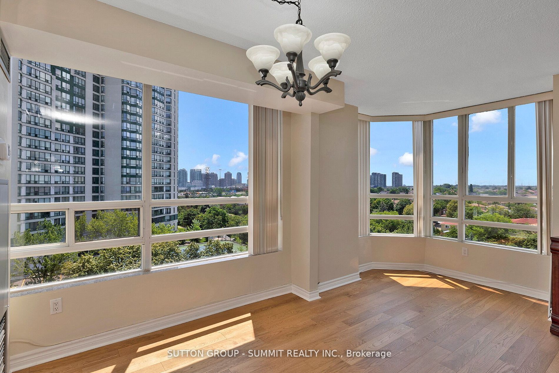 50 Kingsbridge Garden Circ, #712