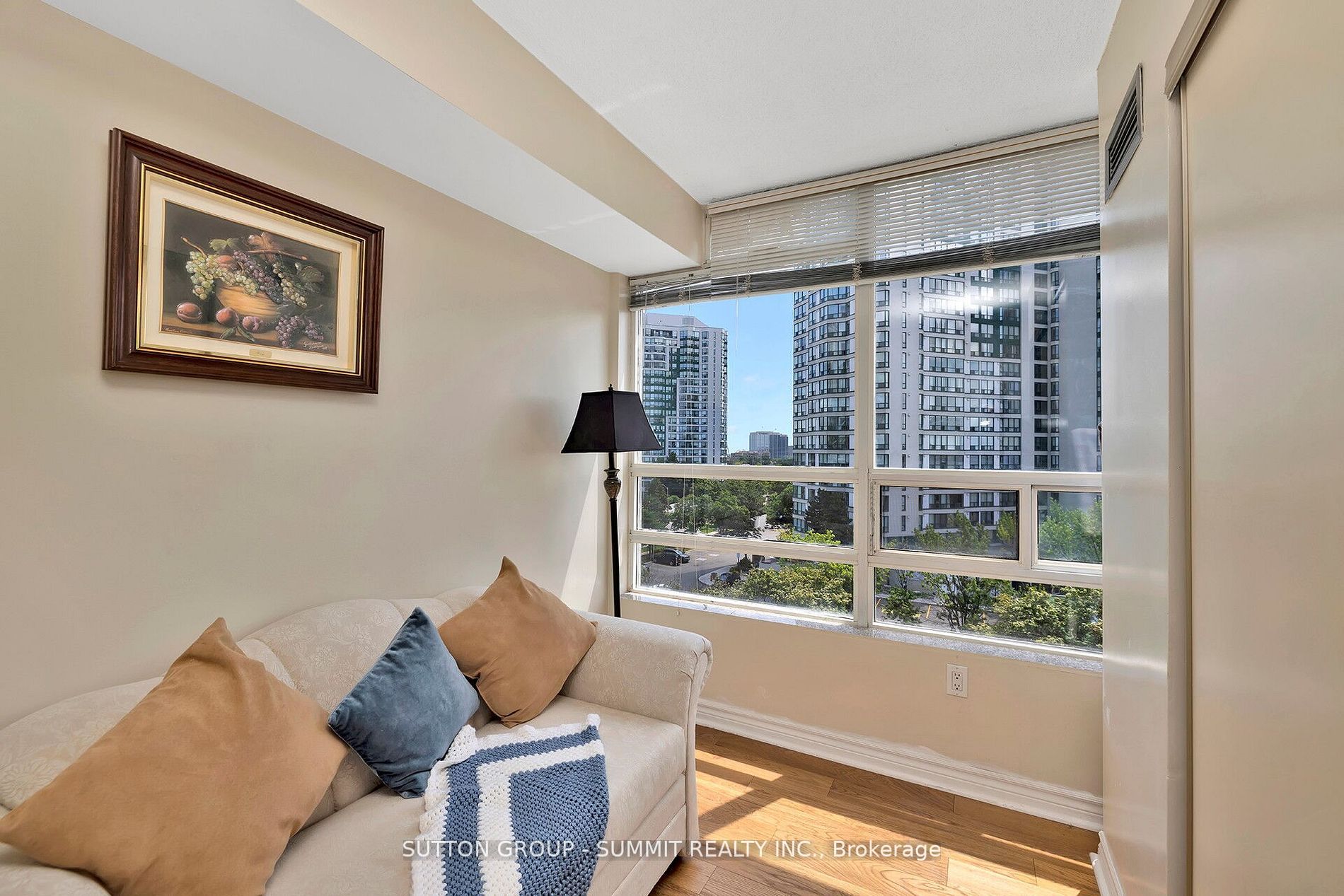 50 Kingsbridge Garden Circ, #712