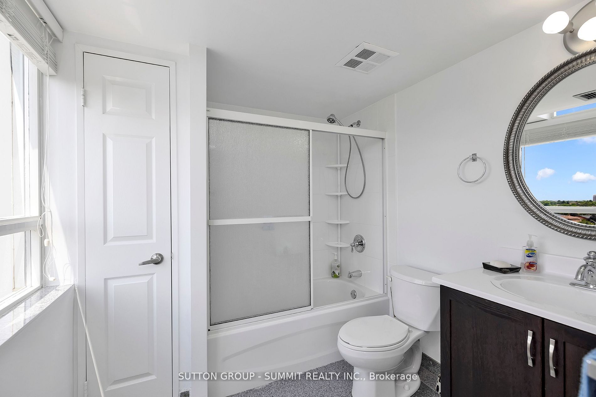 50 Kingsbridge Garden Circ, #712
