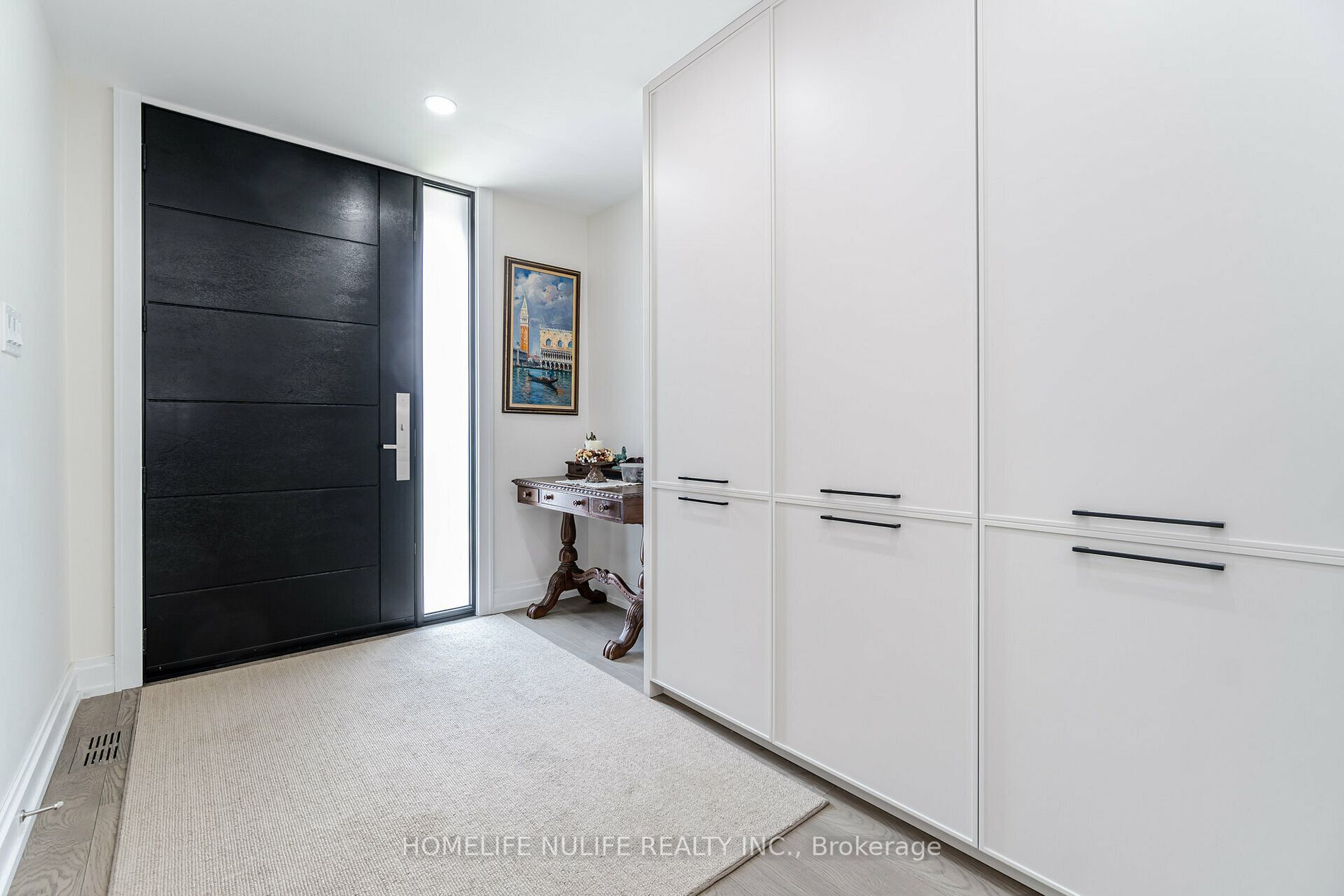 2768 Bushland Cres