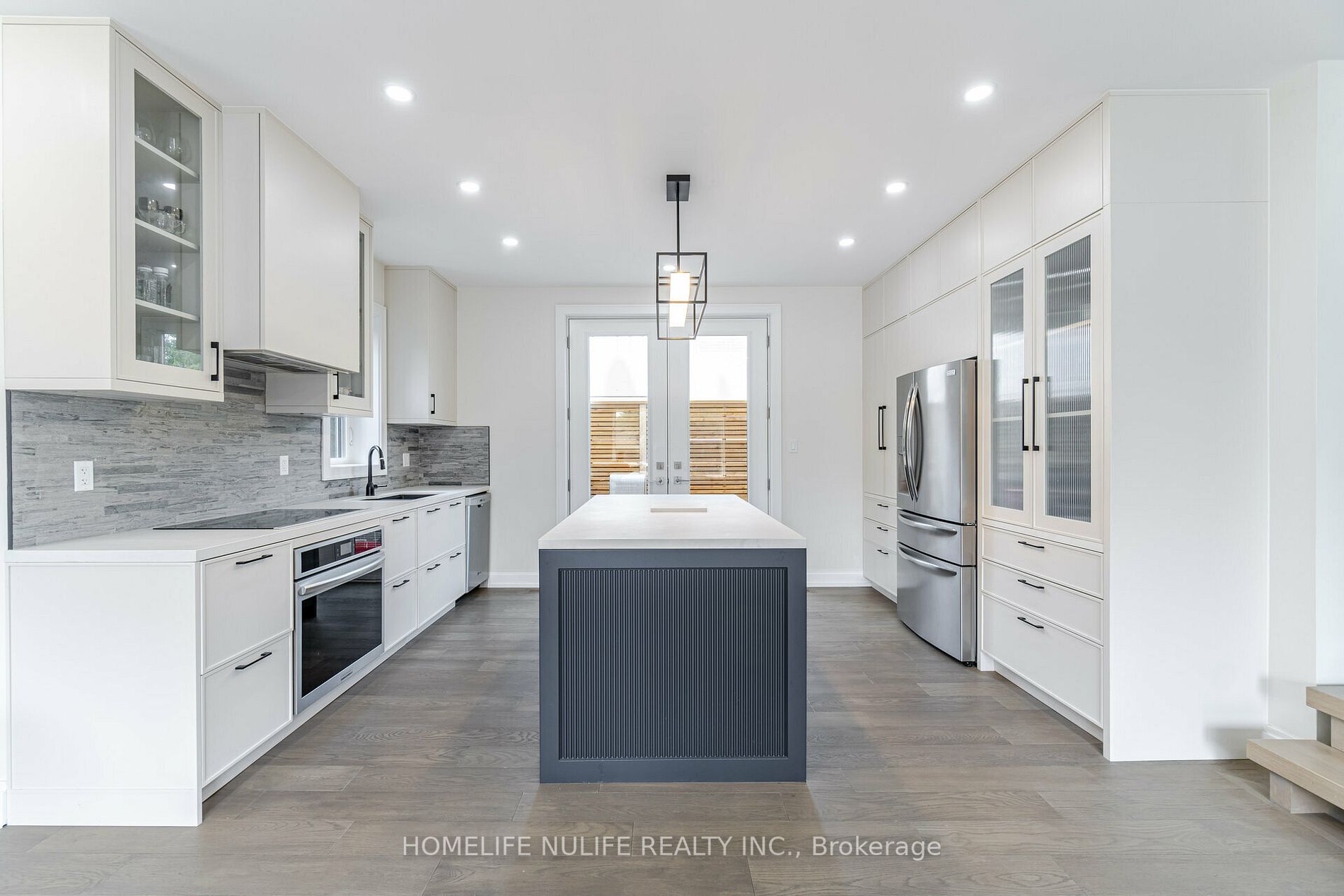 2768 Bushland Cres