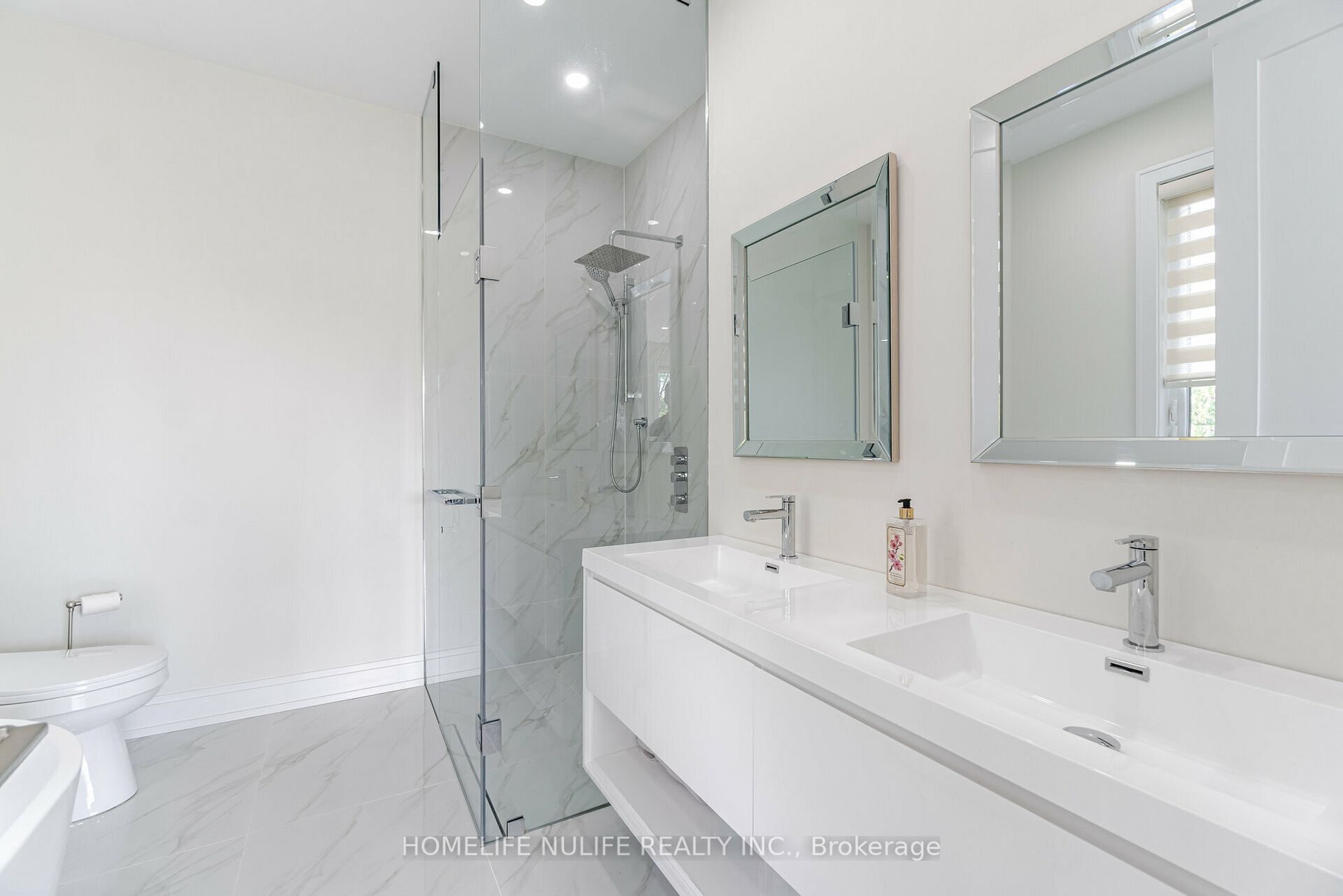 2768 Bushland Cres