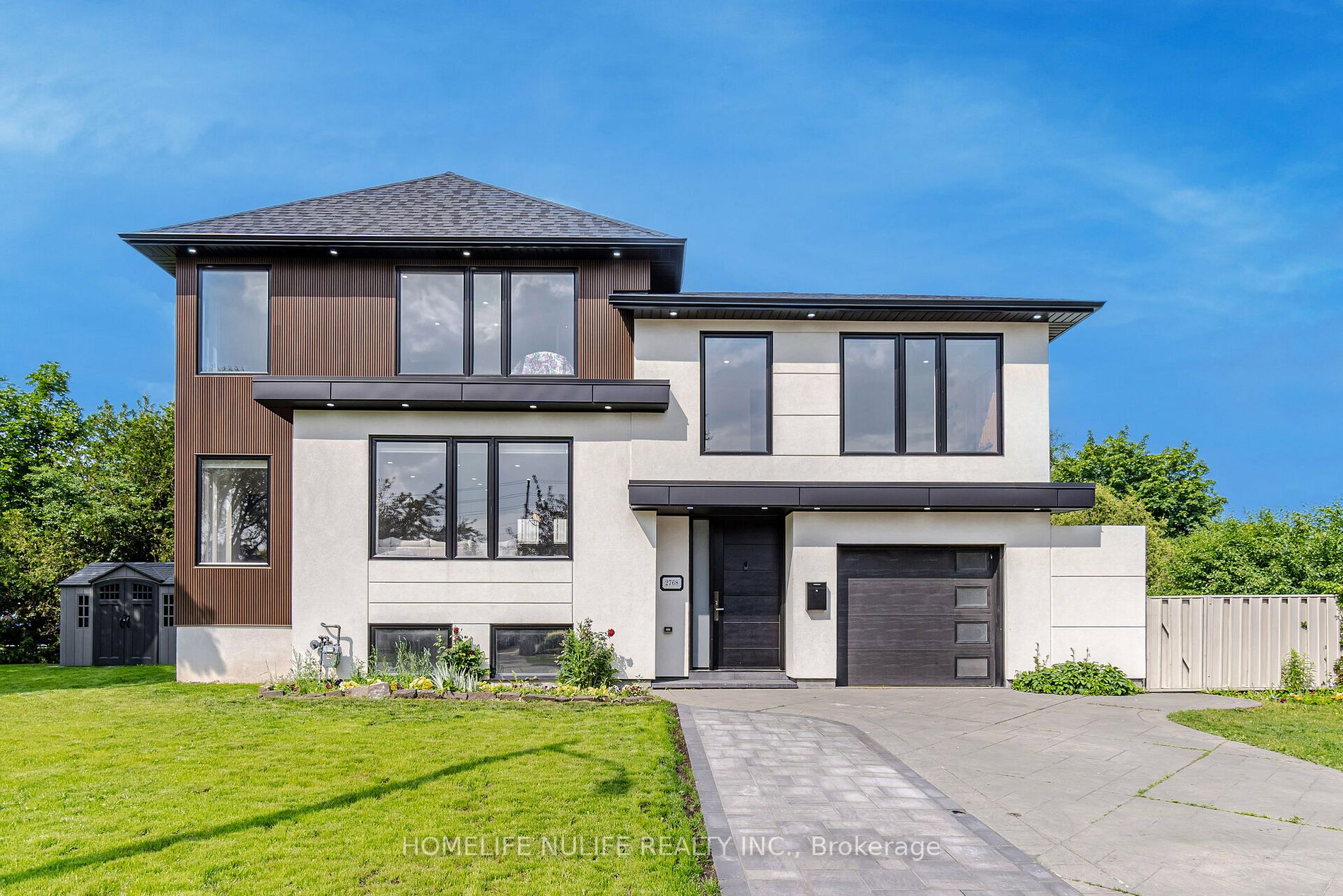 2768 Bushland Cres