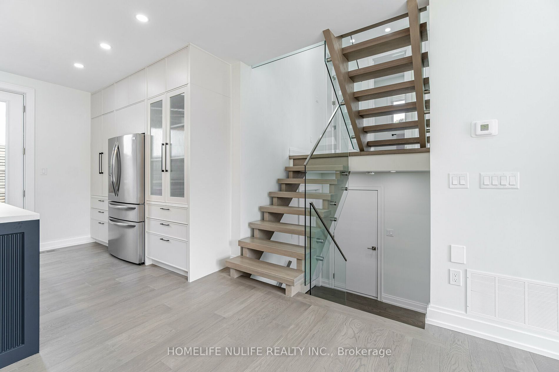 2768 Bushland Cres