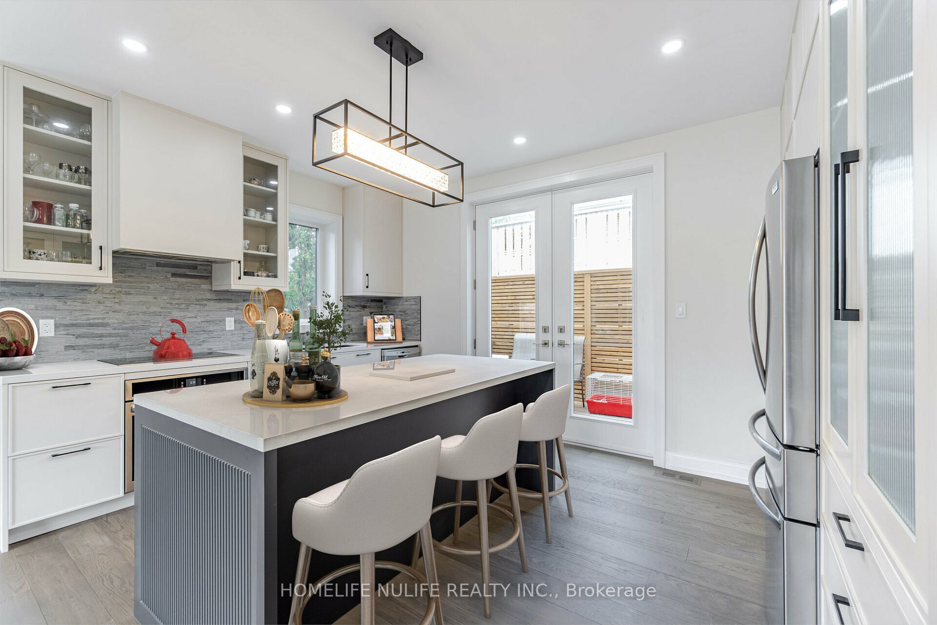 2768 Bushland Cres