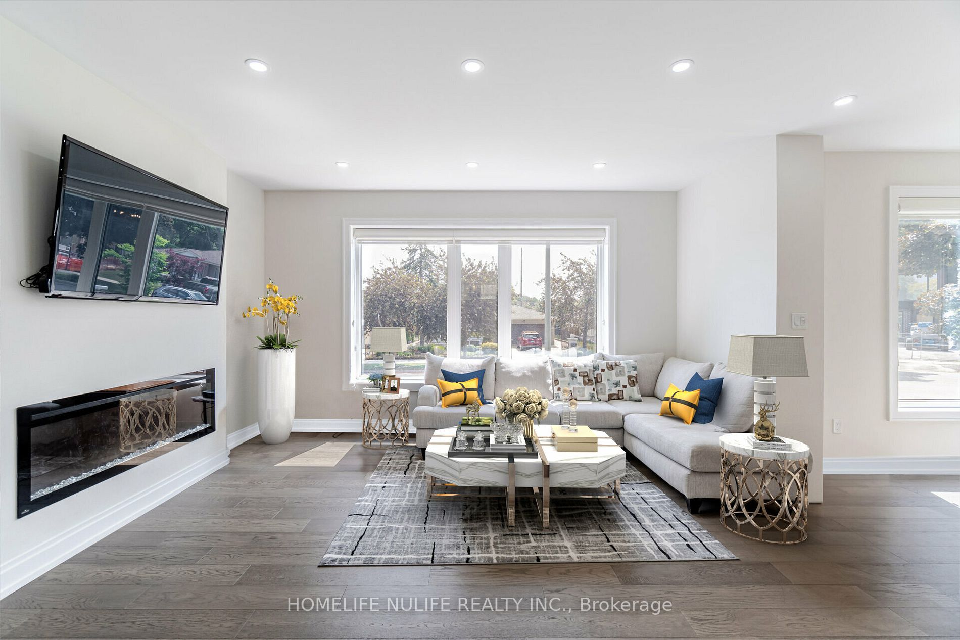 2768 Bushland Cres