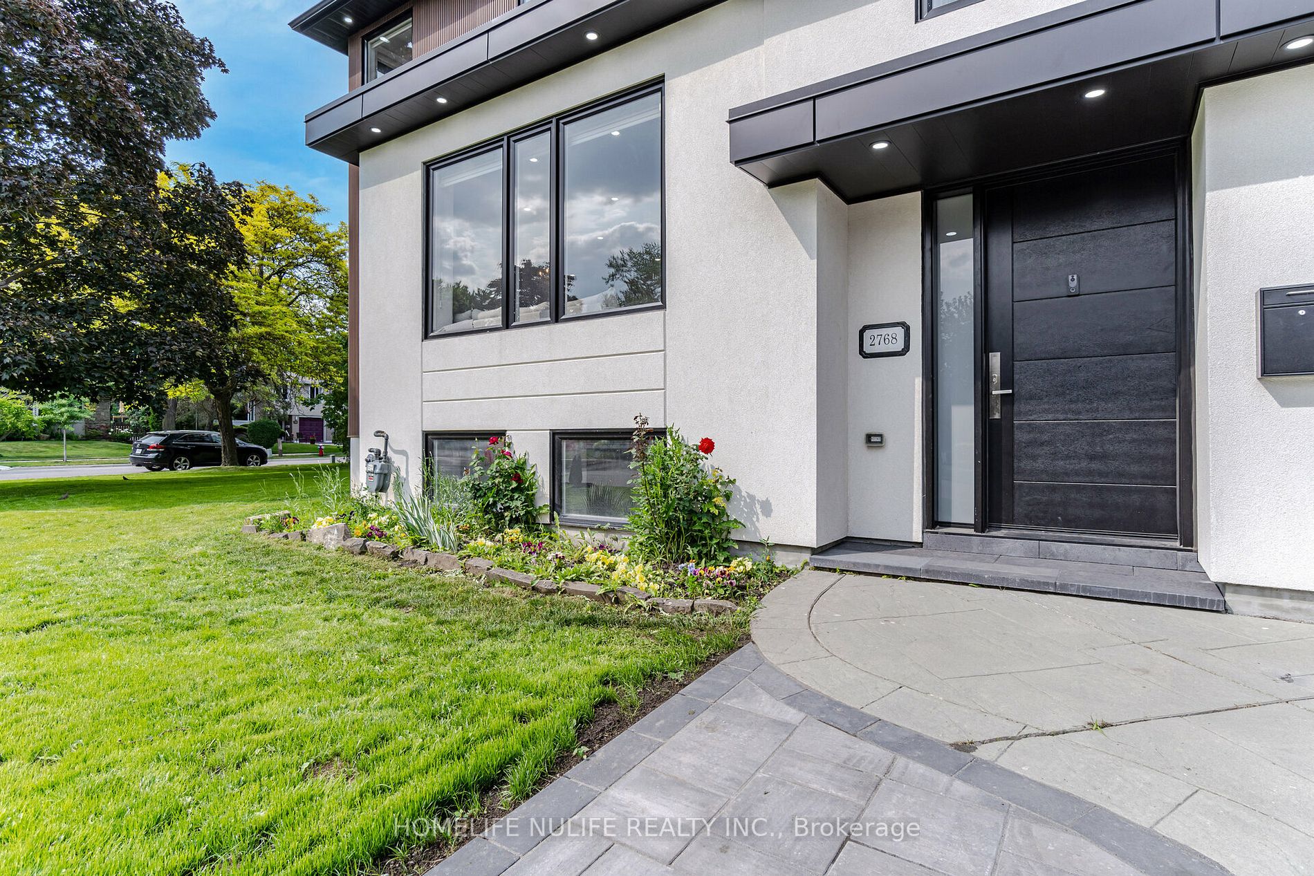 2768 Bushland Cres