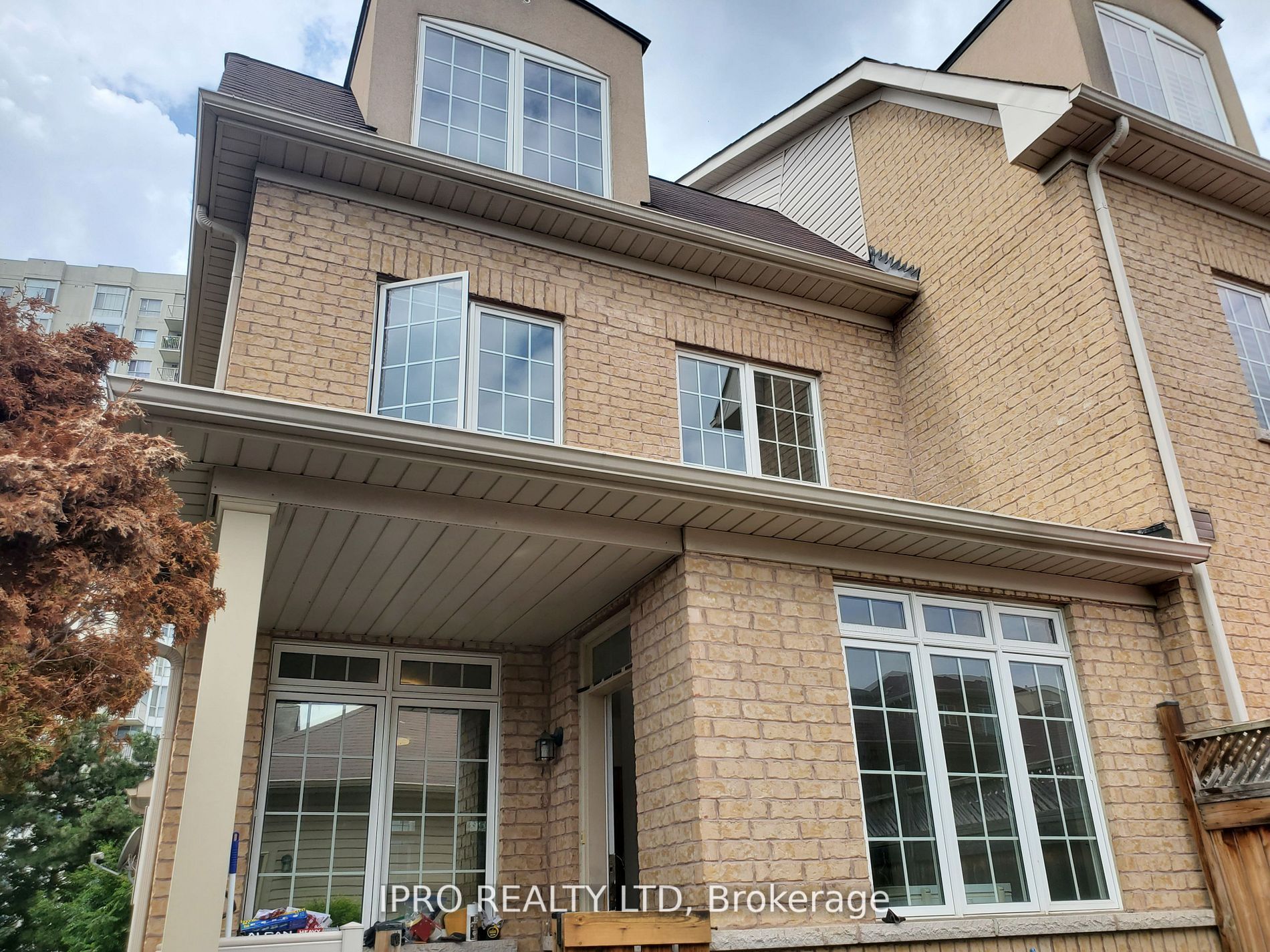 9 Parrotta Dr