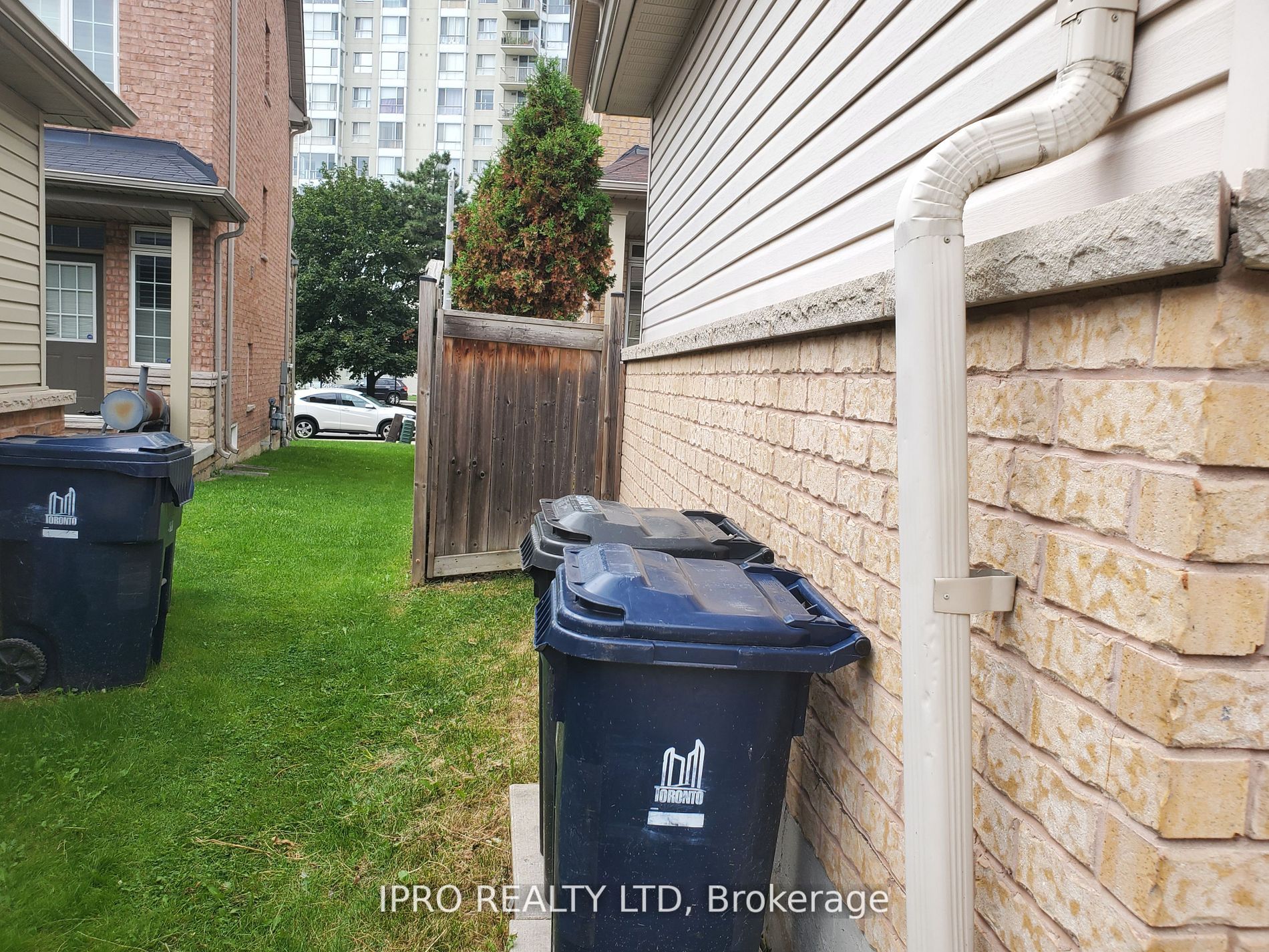 9 Parrotta Dr