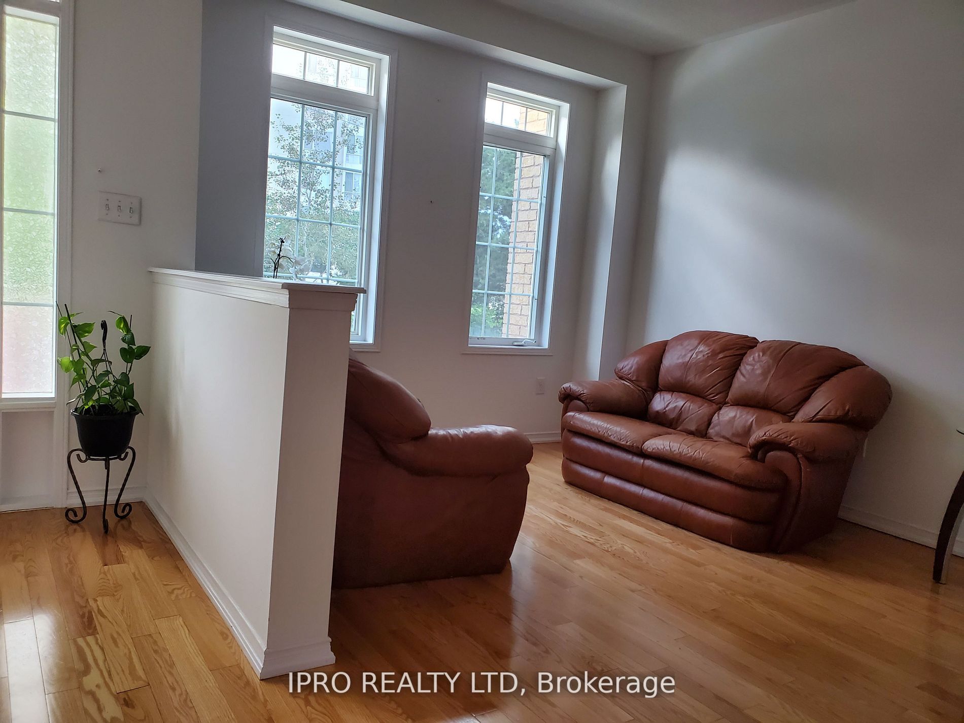 9 Parrotta Dr