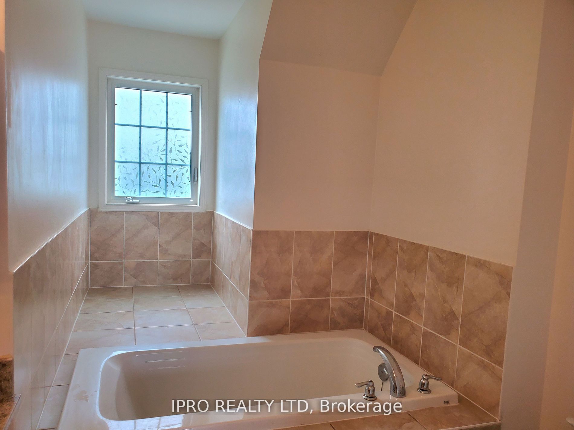 9 Parrotta Dr