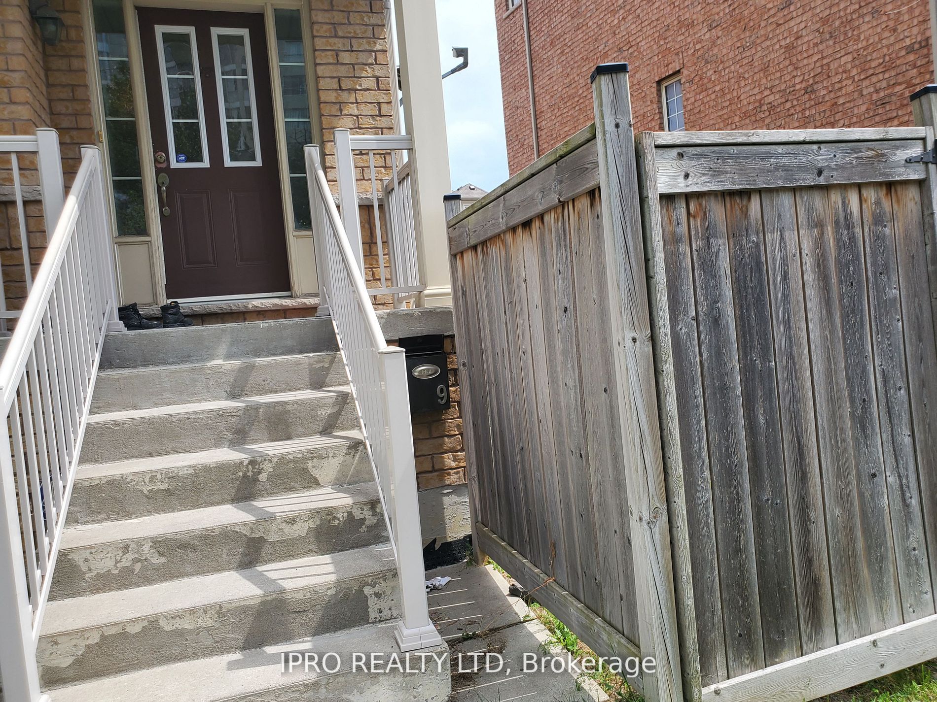 9 Parrotta Dr