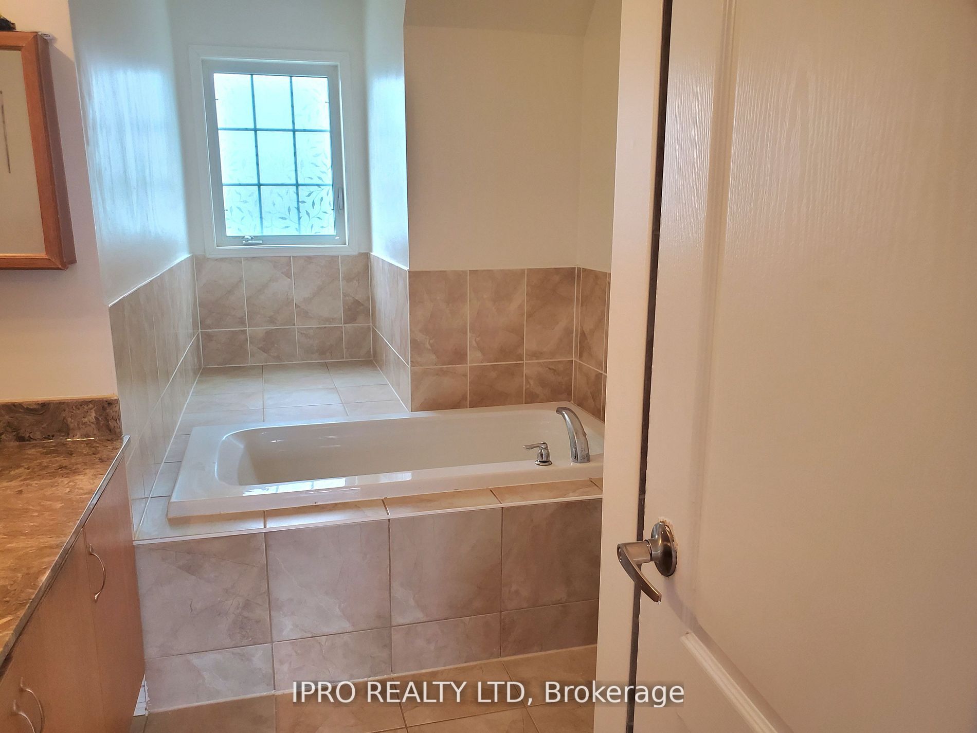 9 Parrotta Dr