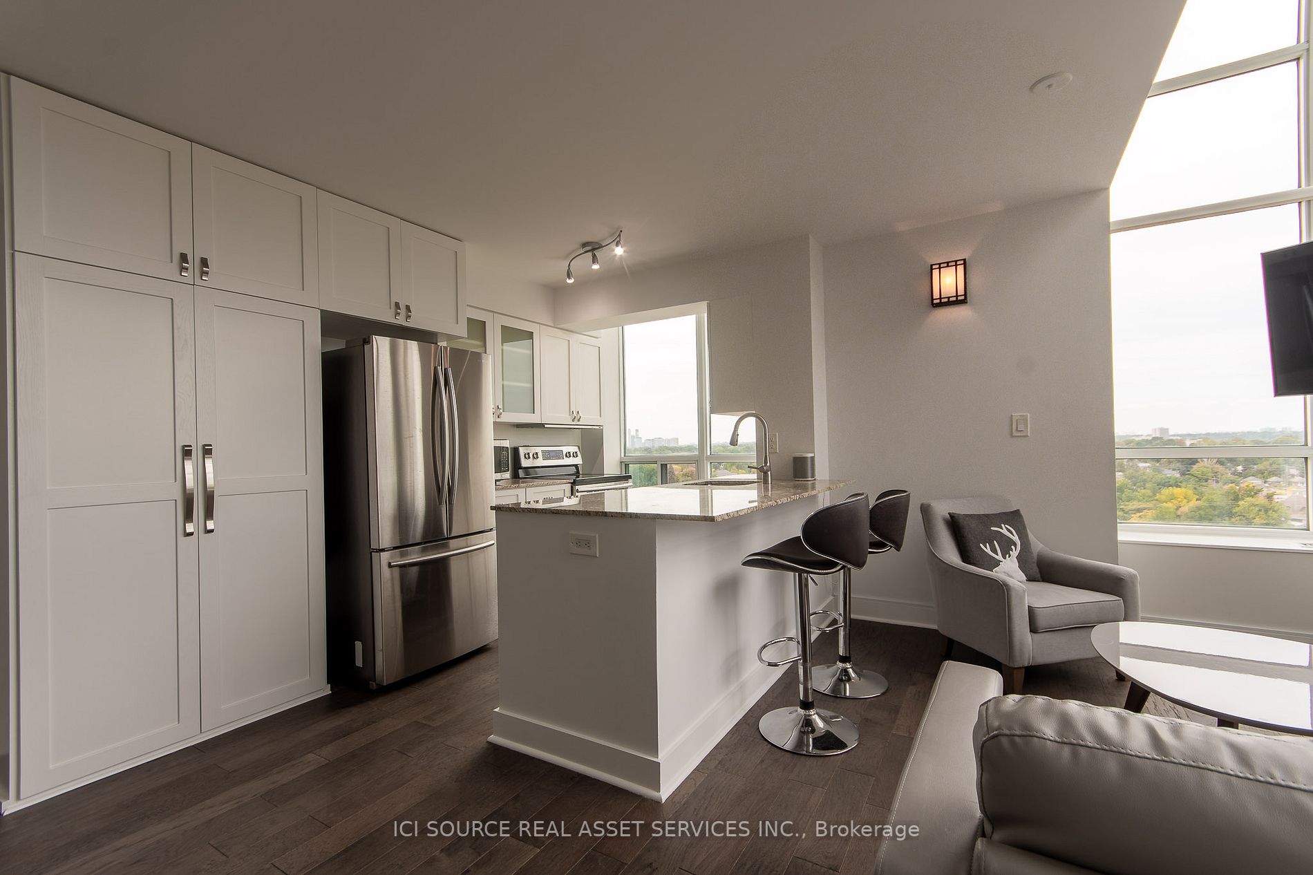 250 Manitoba St, #827