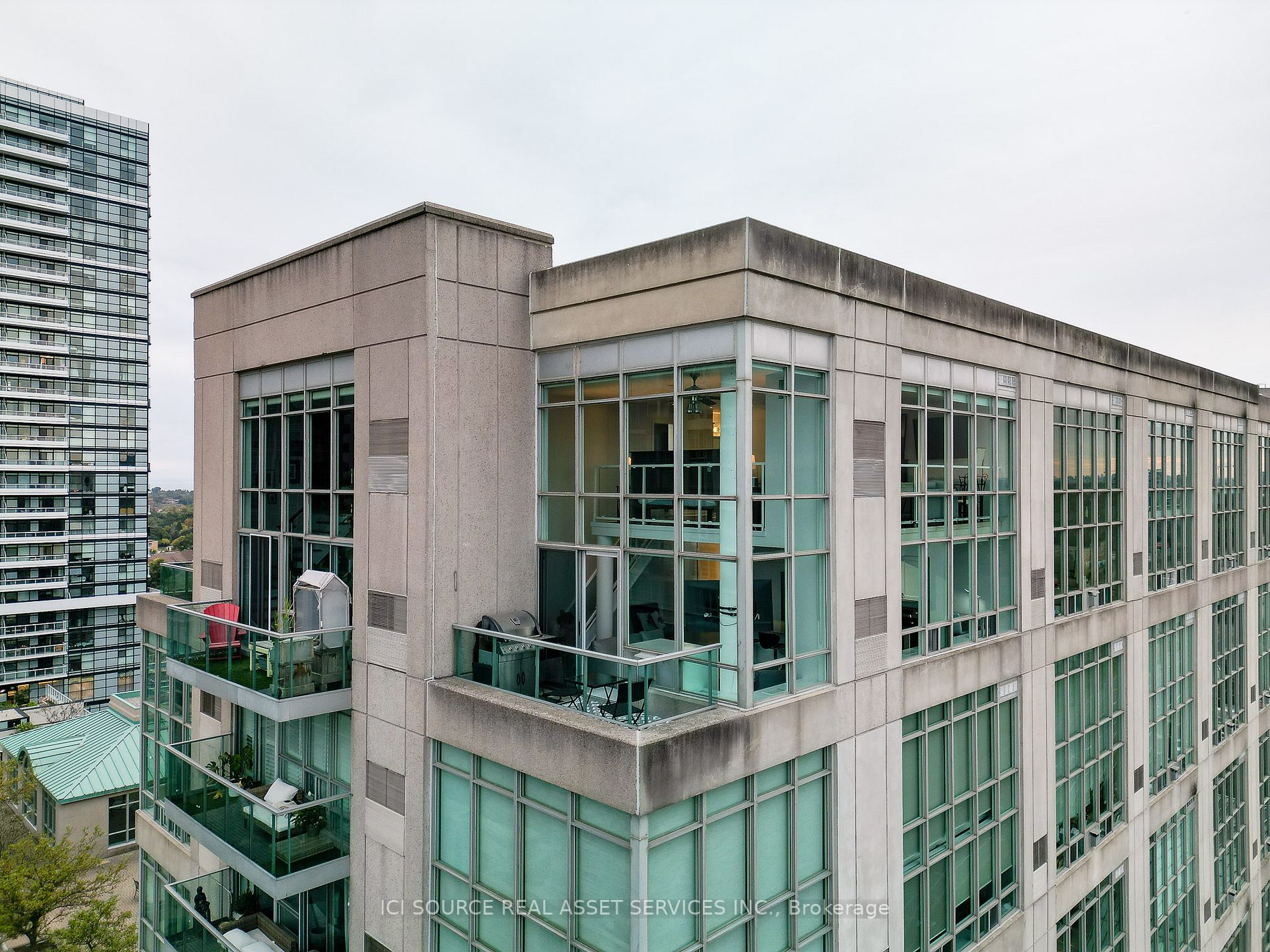 250 Manitoba St, #827