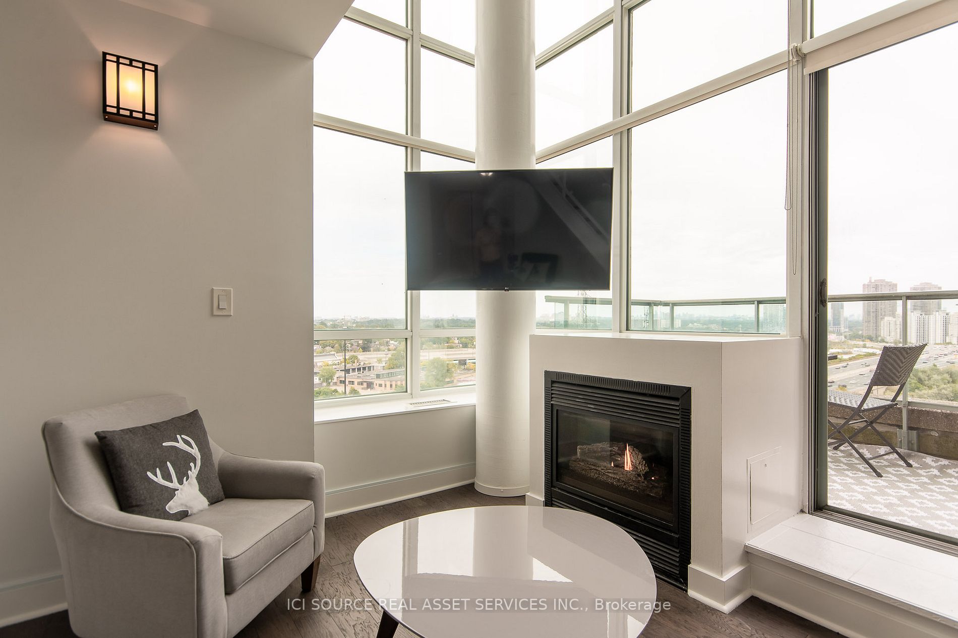 250 Manitoba St, #827