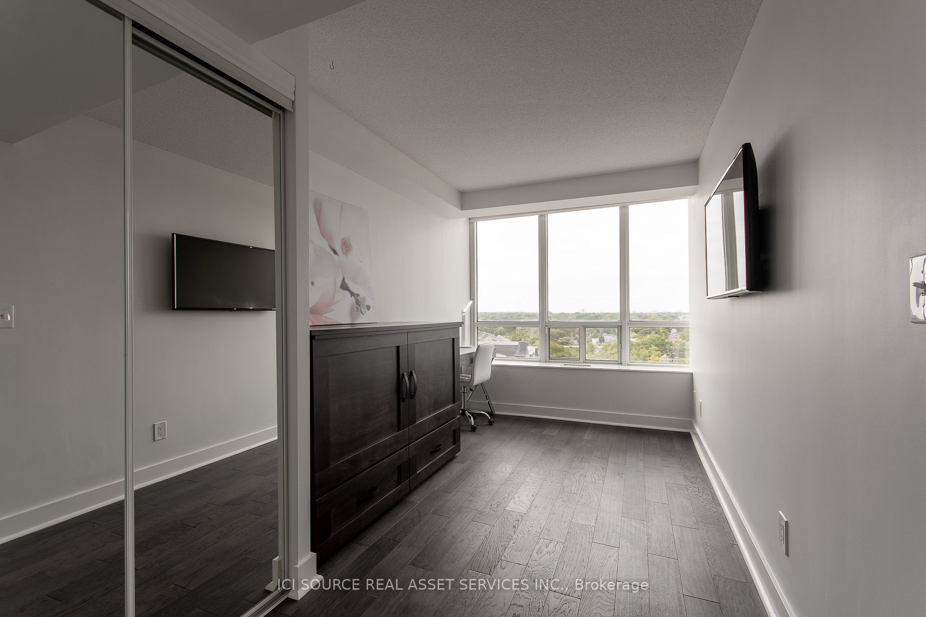 250 Manitoba St, #827