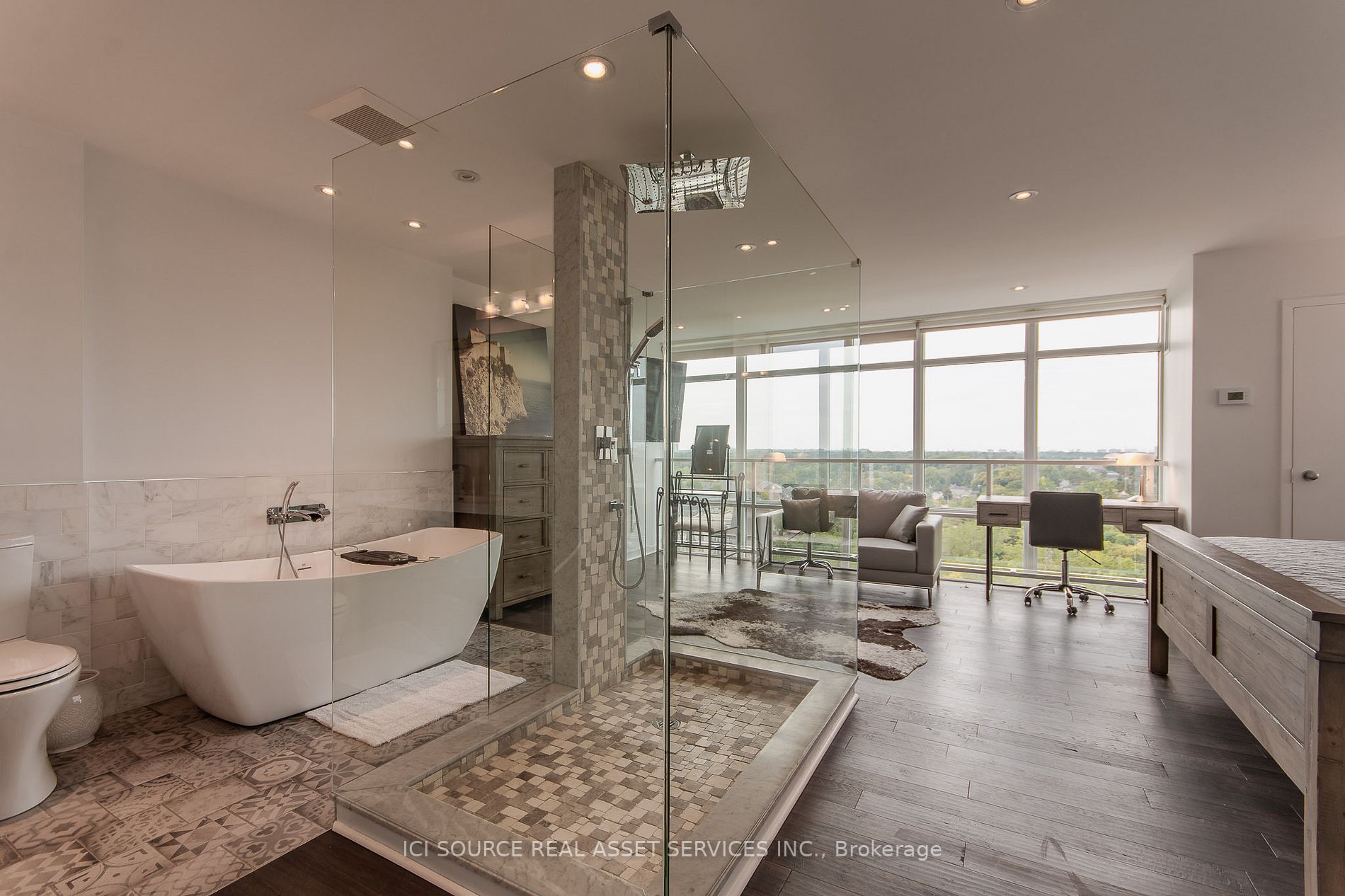 250 Manitoba St, #827