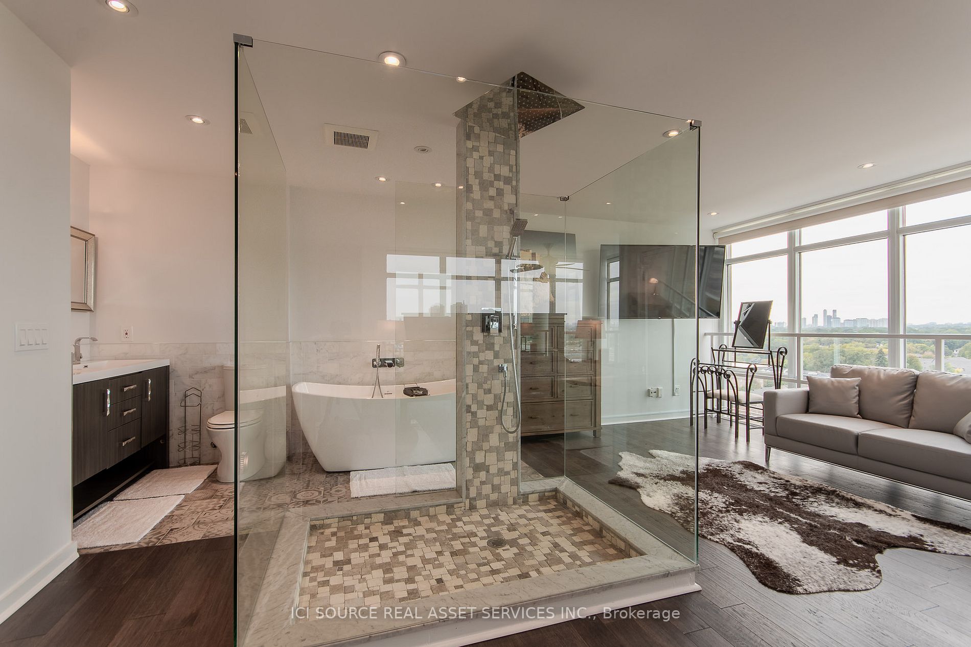 250 Manitoba St, #827