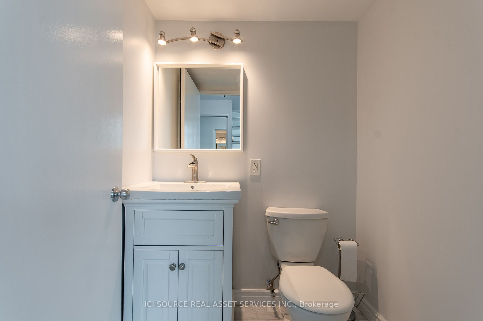 250 Manitoba St, #827