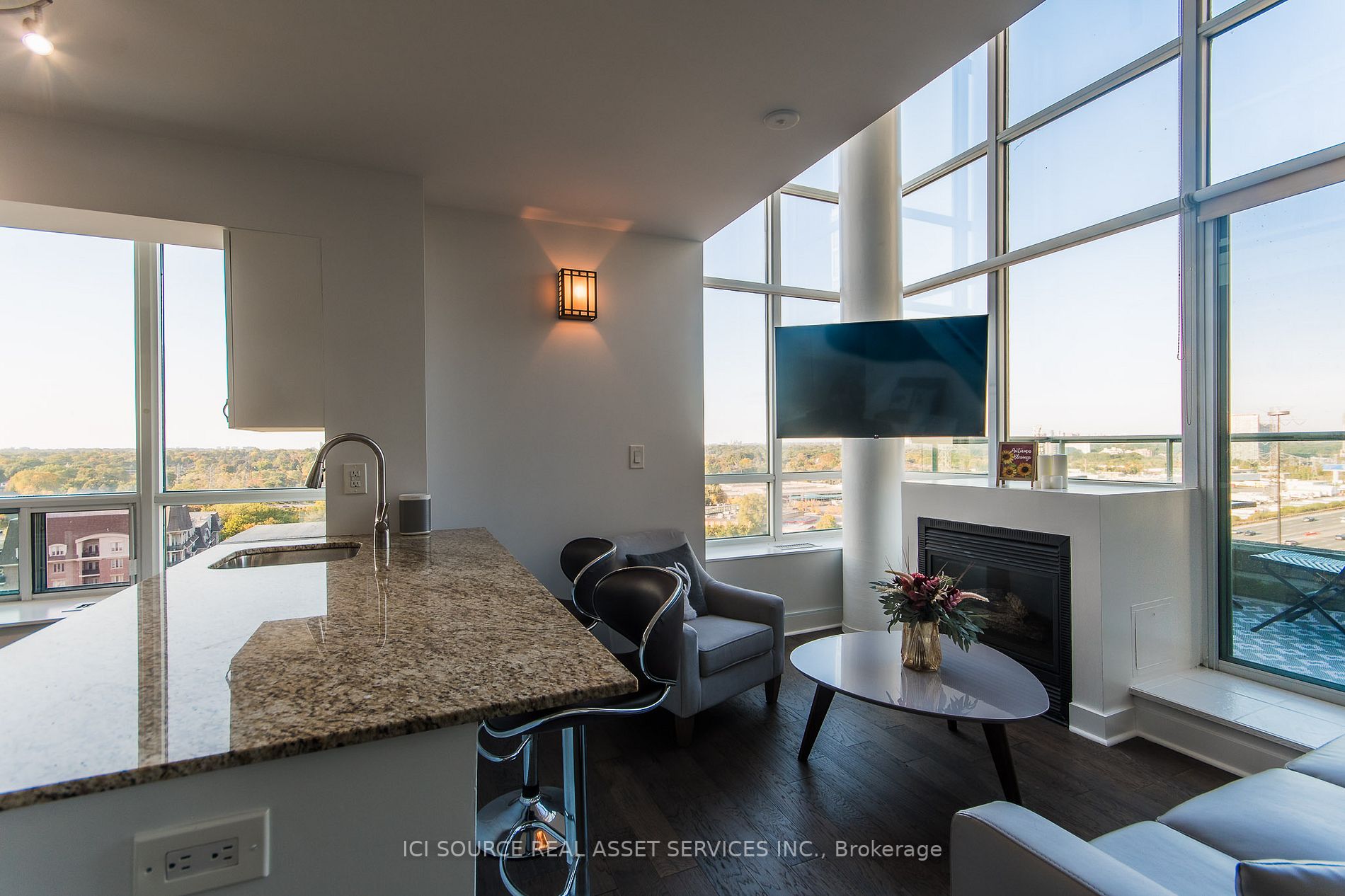250 Manitoba St, #827