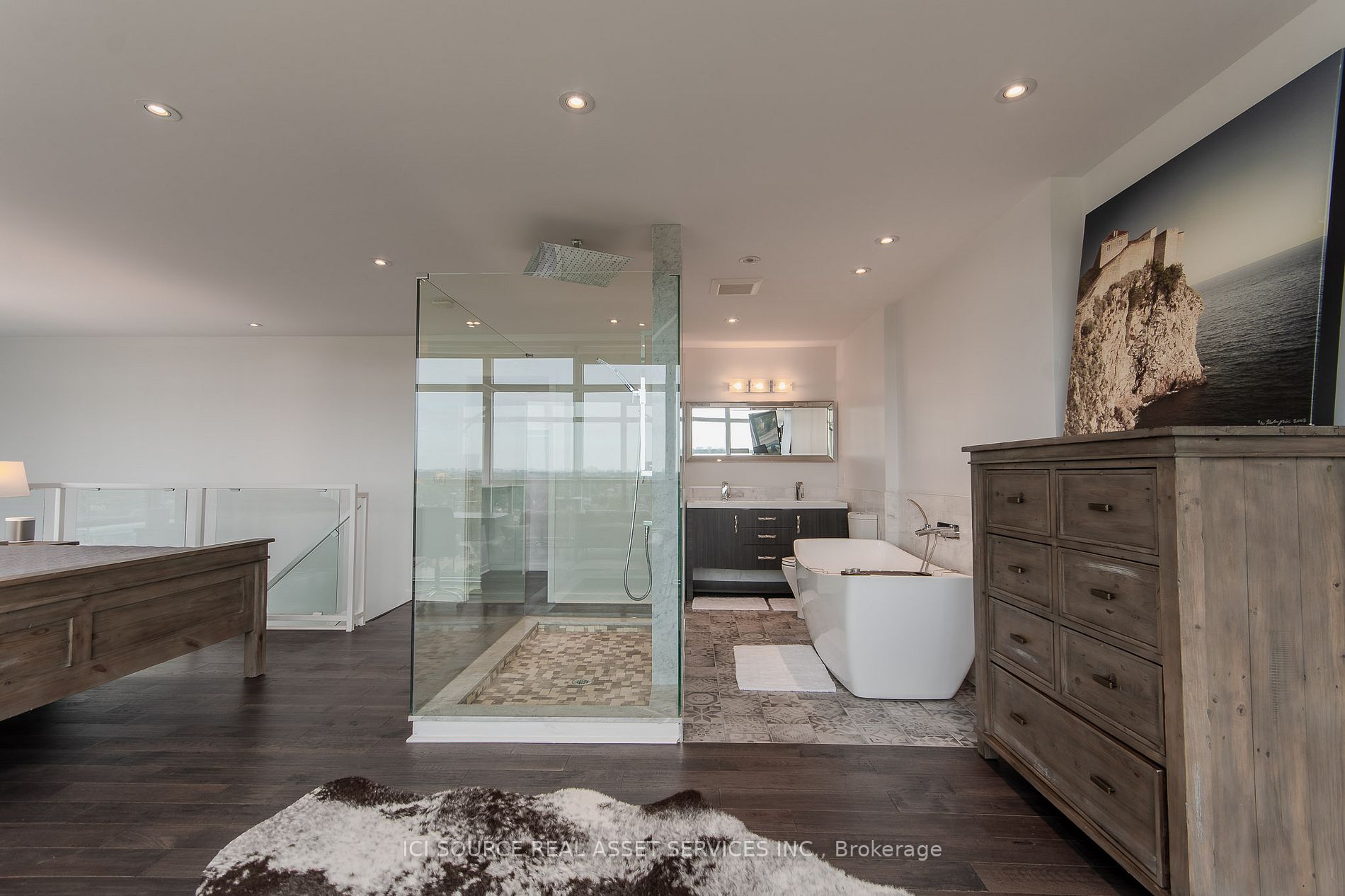 250 Manitoba St, #827