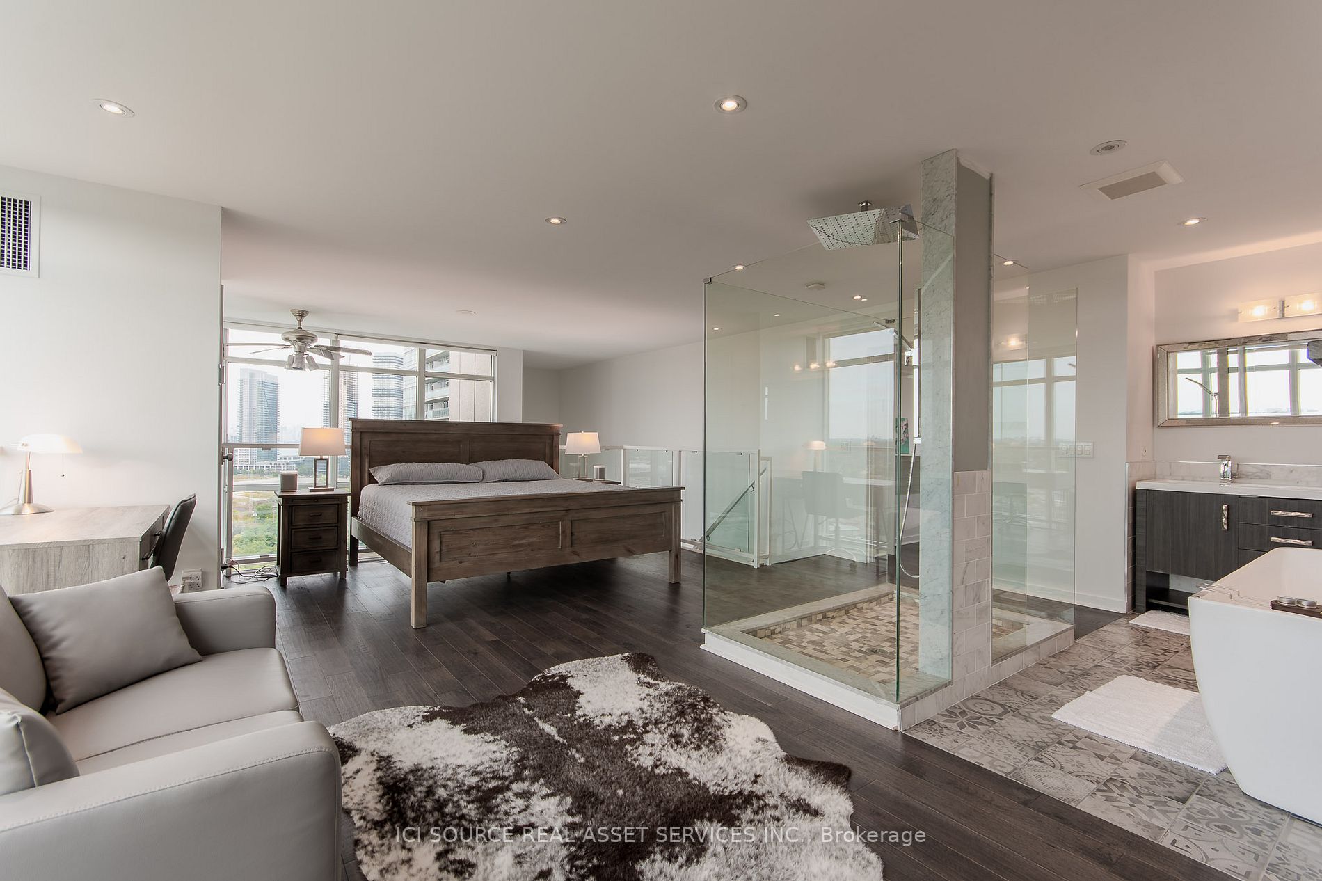 250 Manitoba St, #827