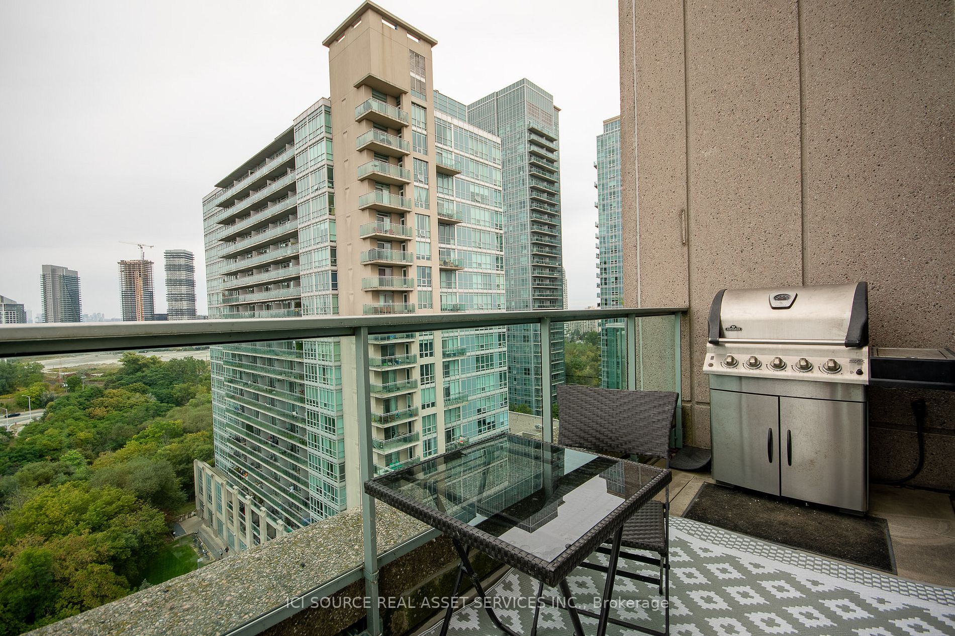250 Manitoba St, #827