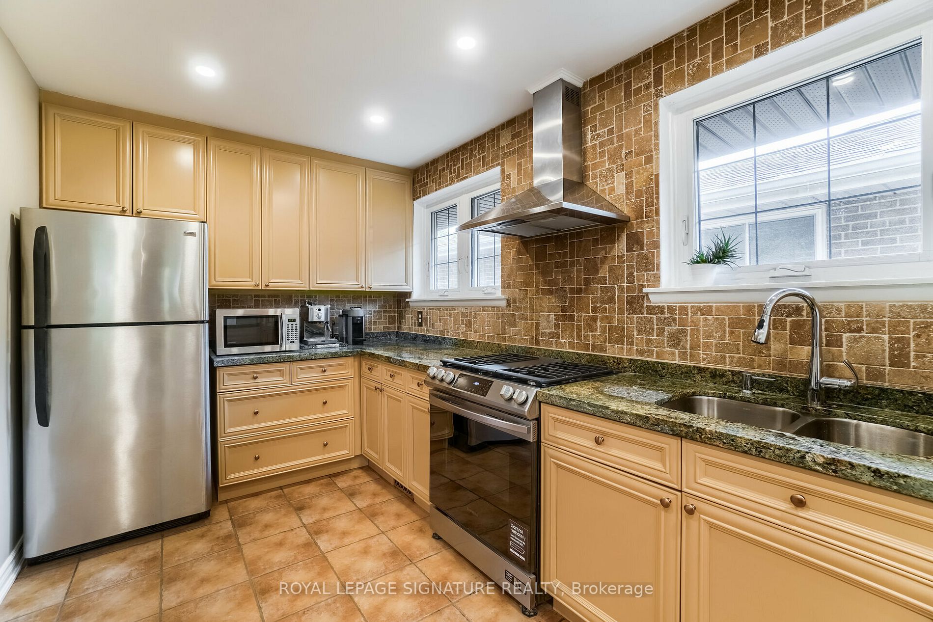 73 Stevenharris Dr