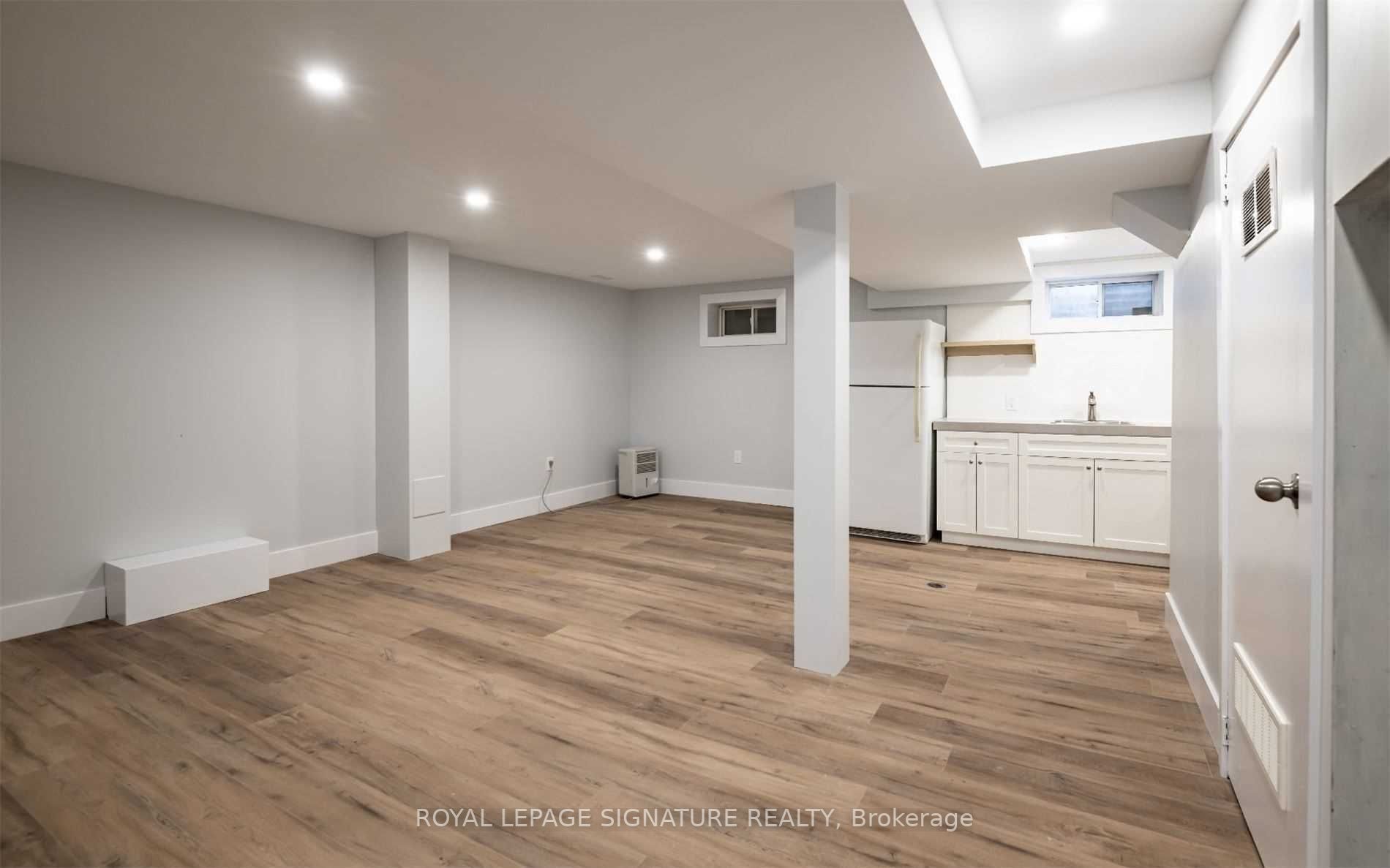 145 Burbank Cres, #Lower