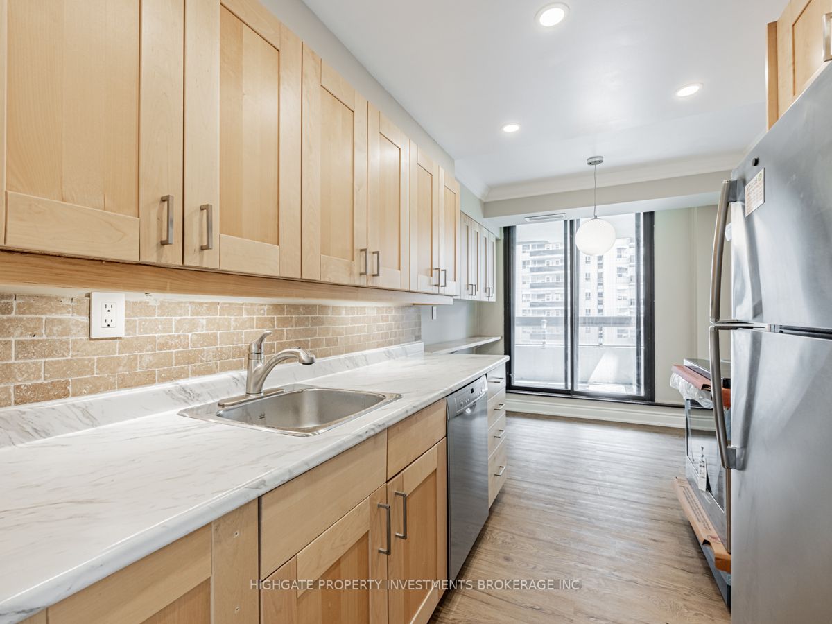 100 Quebec Ave, #901