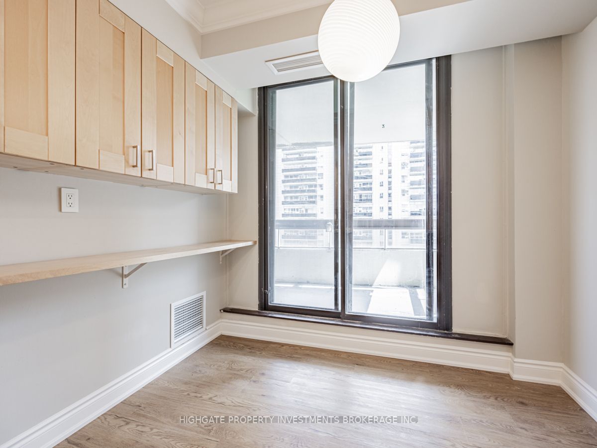 100 Quebec Ave, #901