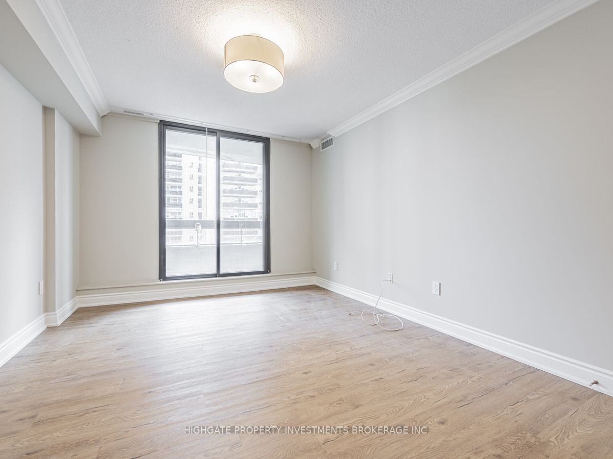 100 Quebec Ave, #901